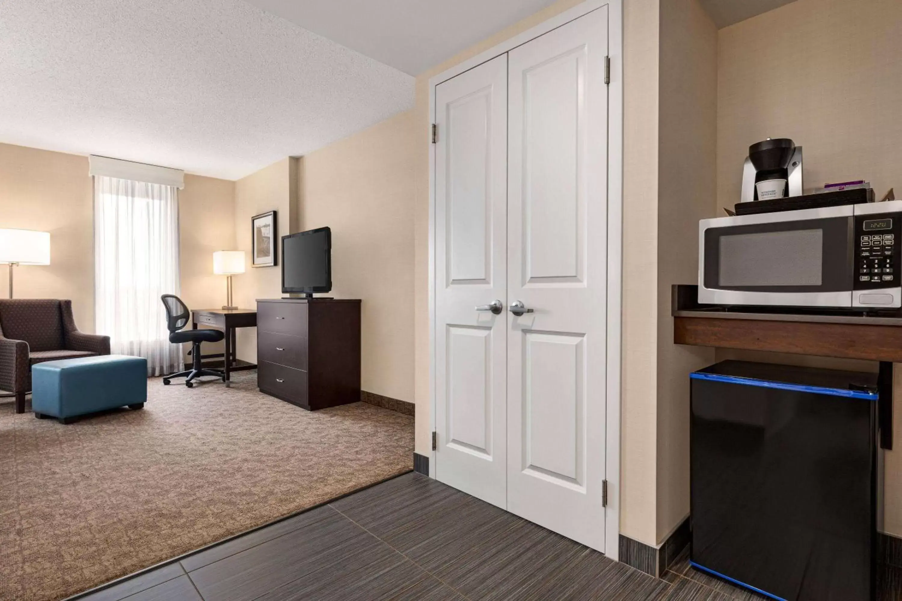 Bed, TV/Entertainment Center in Wyndham Garden Niagara Falls Fallsview