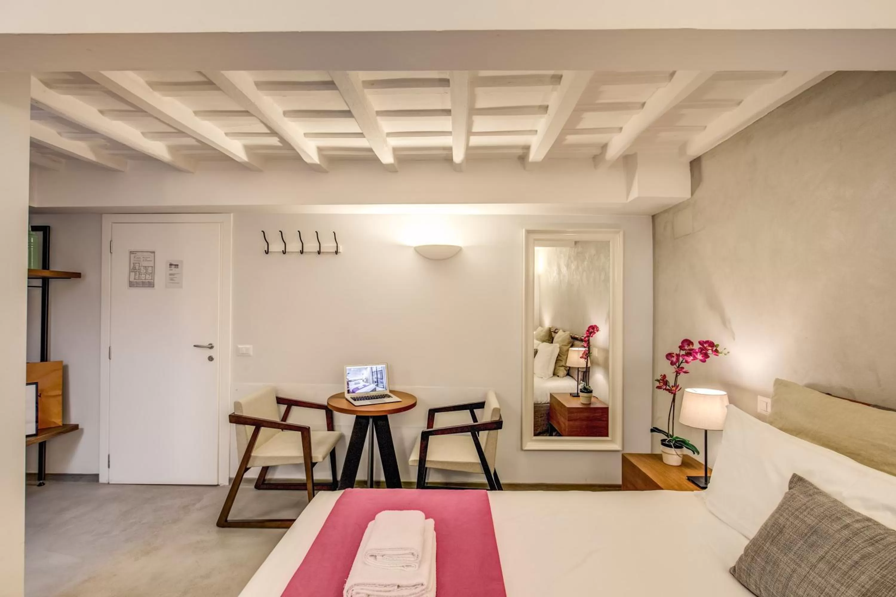 Photo of the whole room, Bed in The Spanish Suite Piazza di Spagna