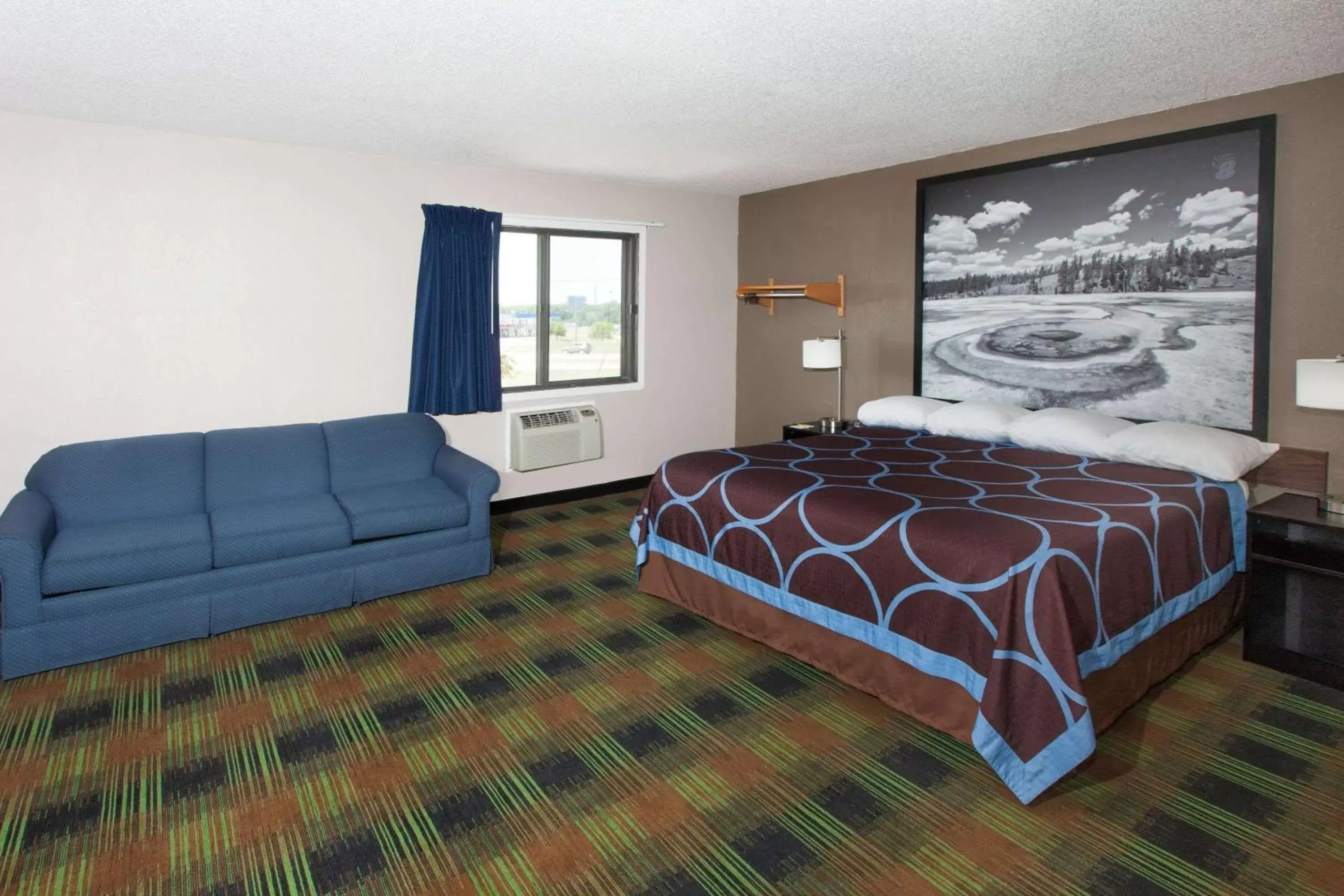 Photo of the whole room in Super 8 by Wyndham Keokuk