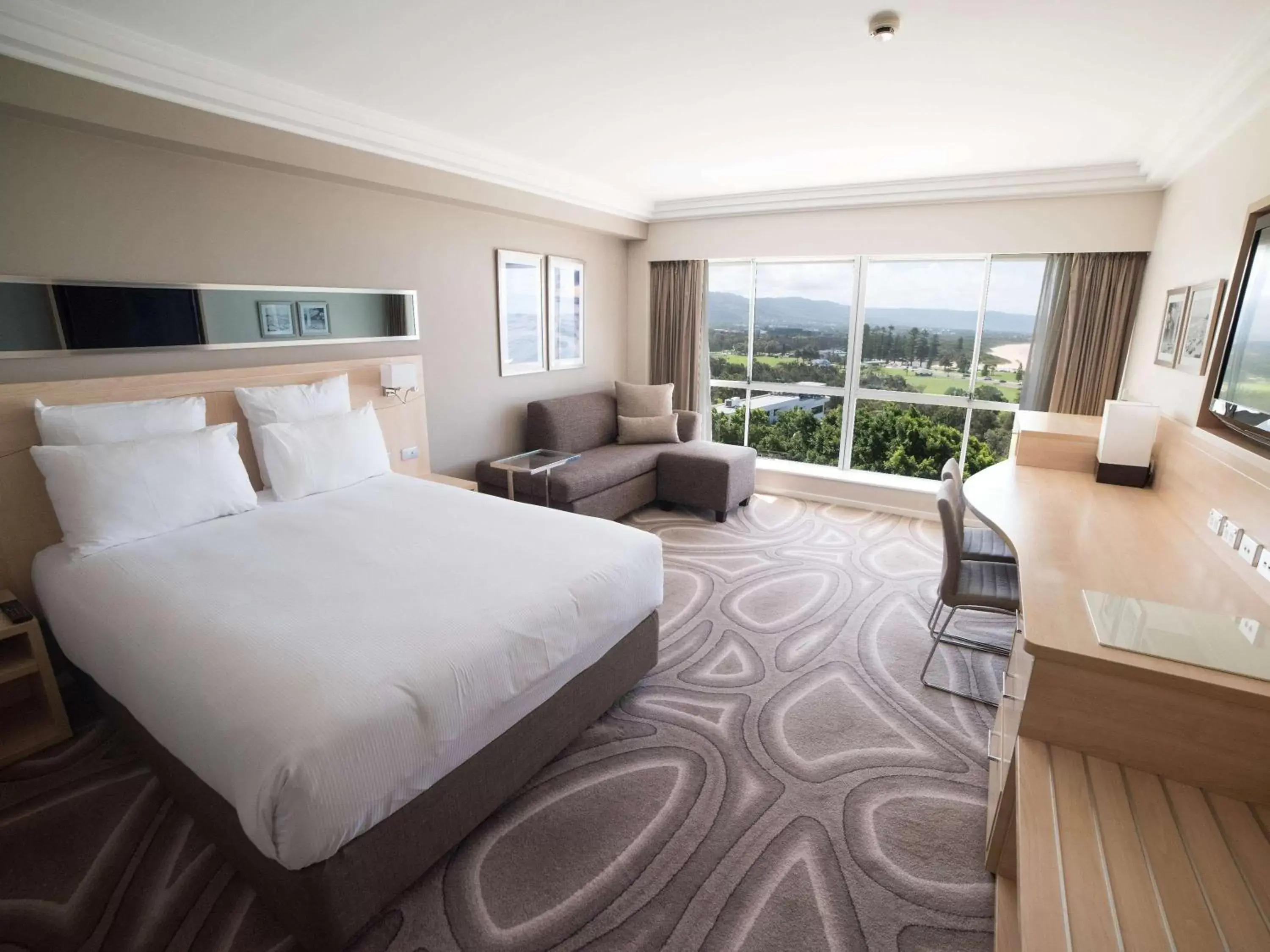 Photo of the whole room, Bed in Novotel Wollongong Northbeach