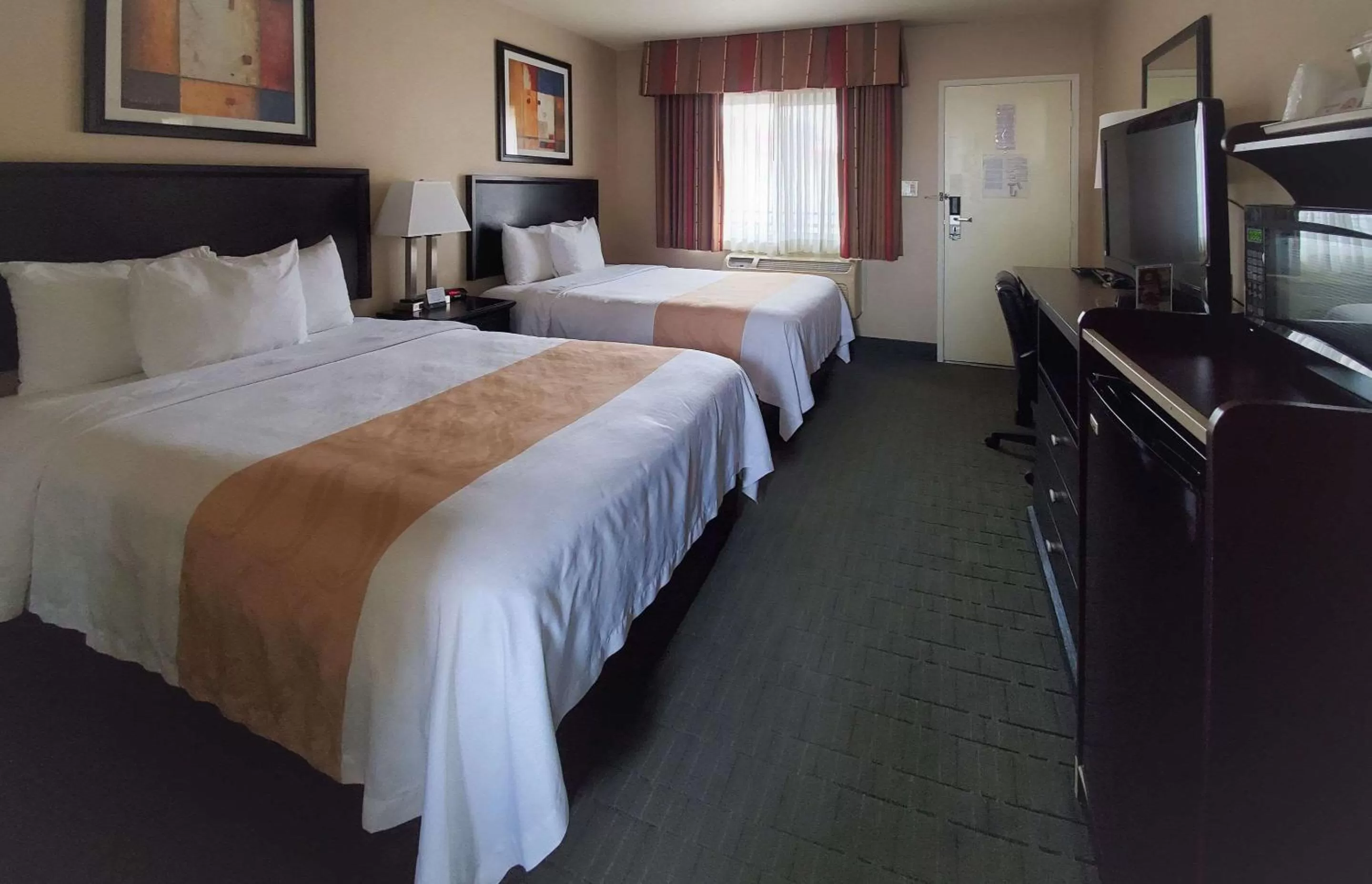 Bedroom, Bed in Quality Inn & Suites Anaheim at the Park