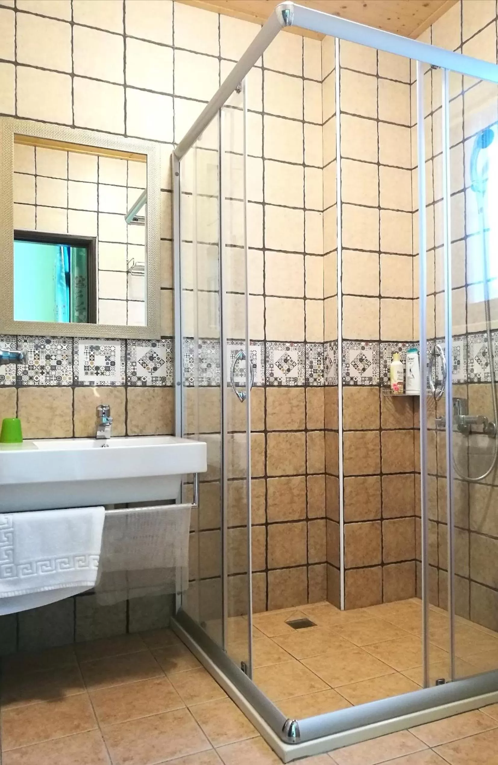 Shower in Love Ocean & Happy Bay HomeStay