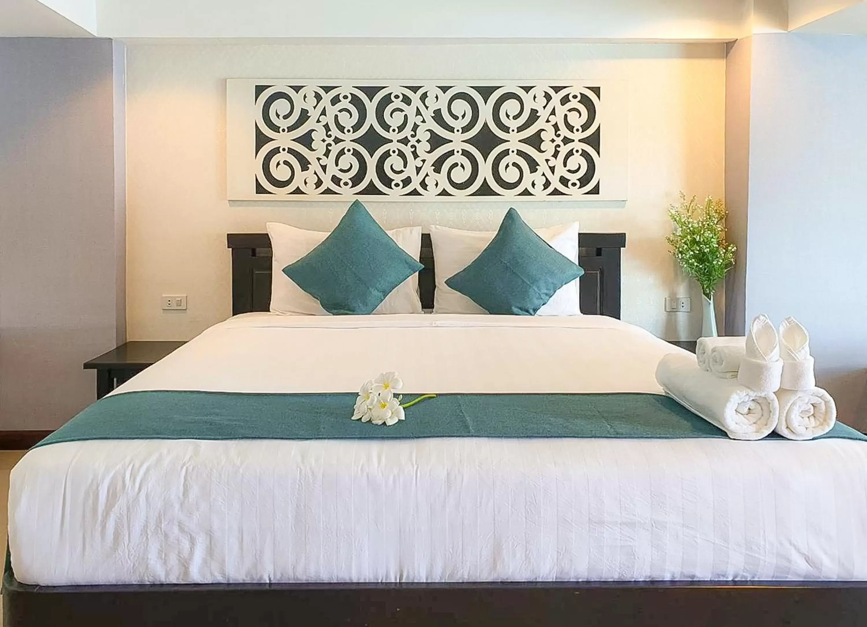 Bed in Phornpailin Riverside Resort