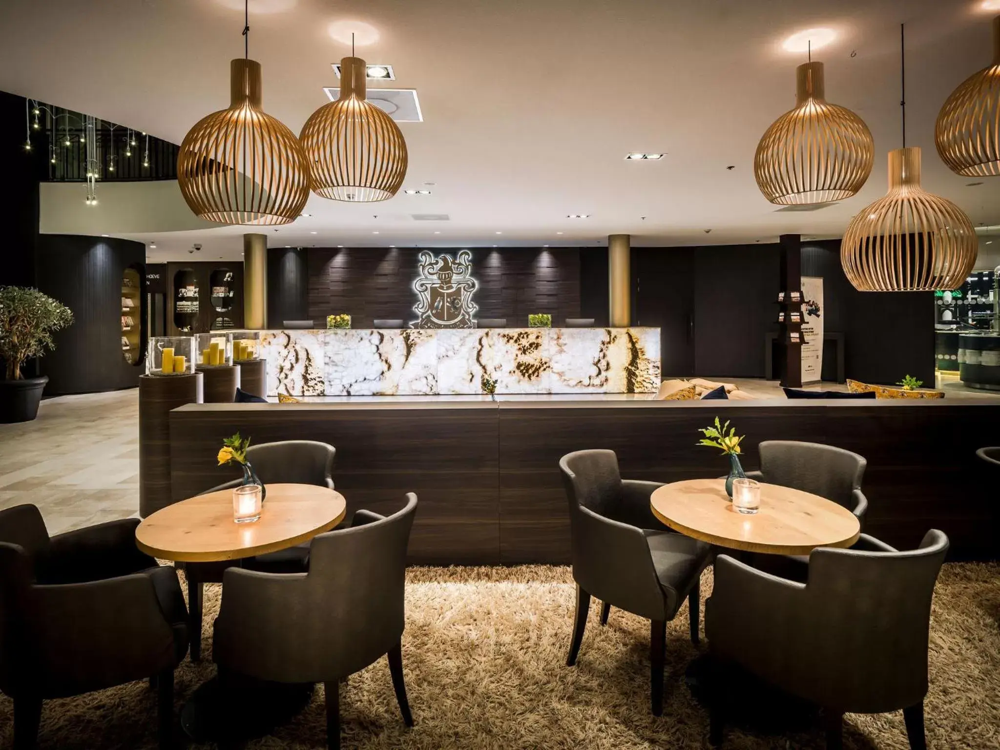 Lobby or reception, Lounge/Bar in Hotel Van der Valk Maastricht