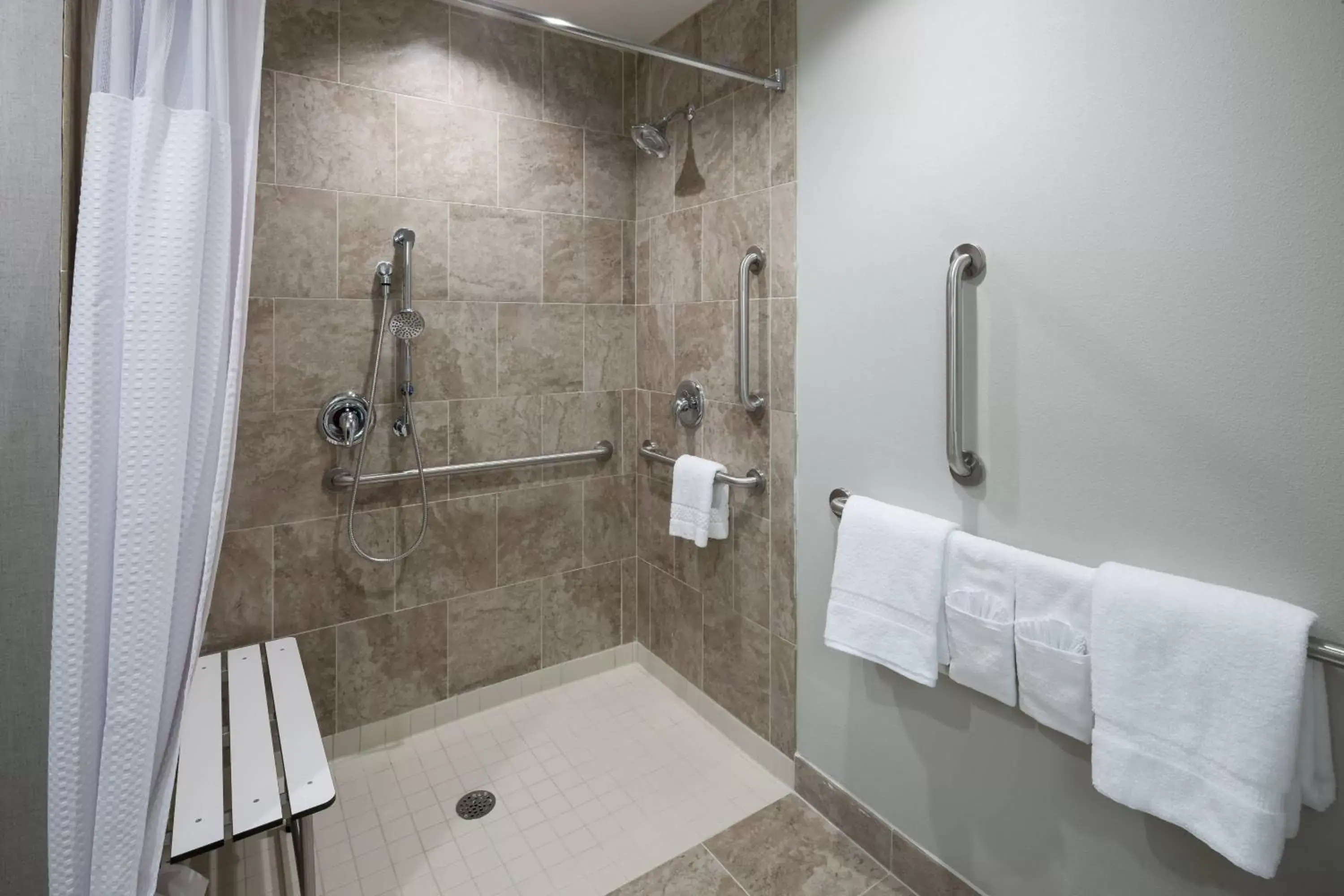 Bathroom in Courtyard by Marriott Dallas Plano/Richardson