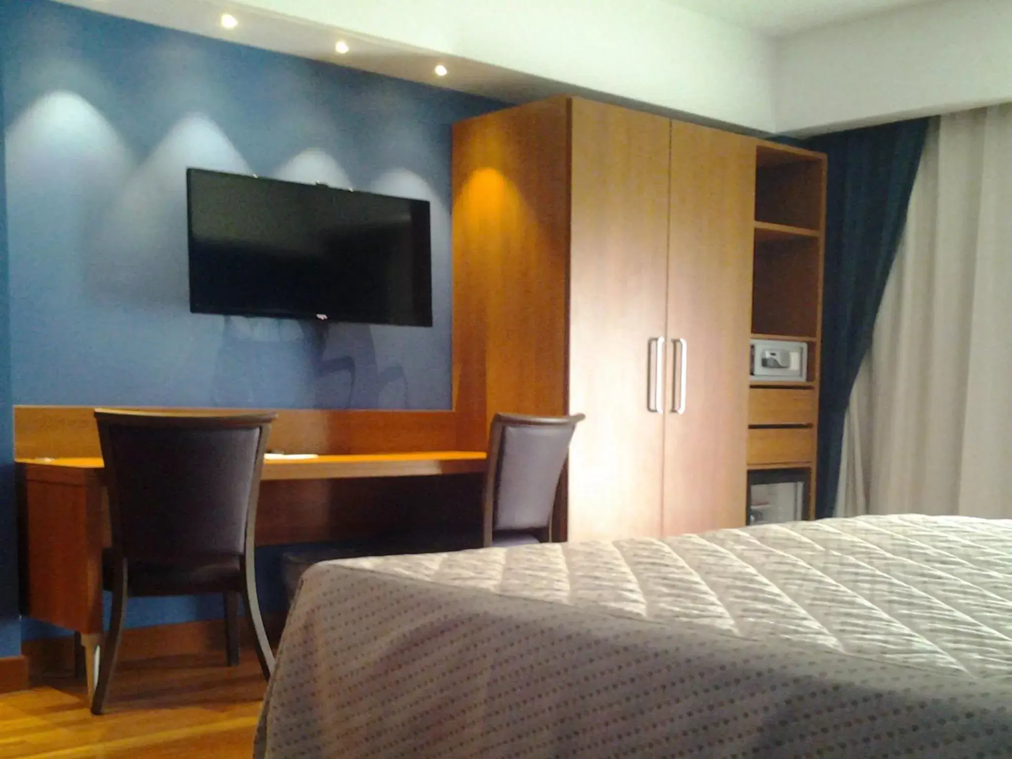 Seating area, TV/Entertainment Center in Catania International Airport Hotel