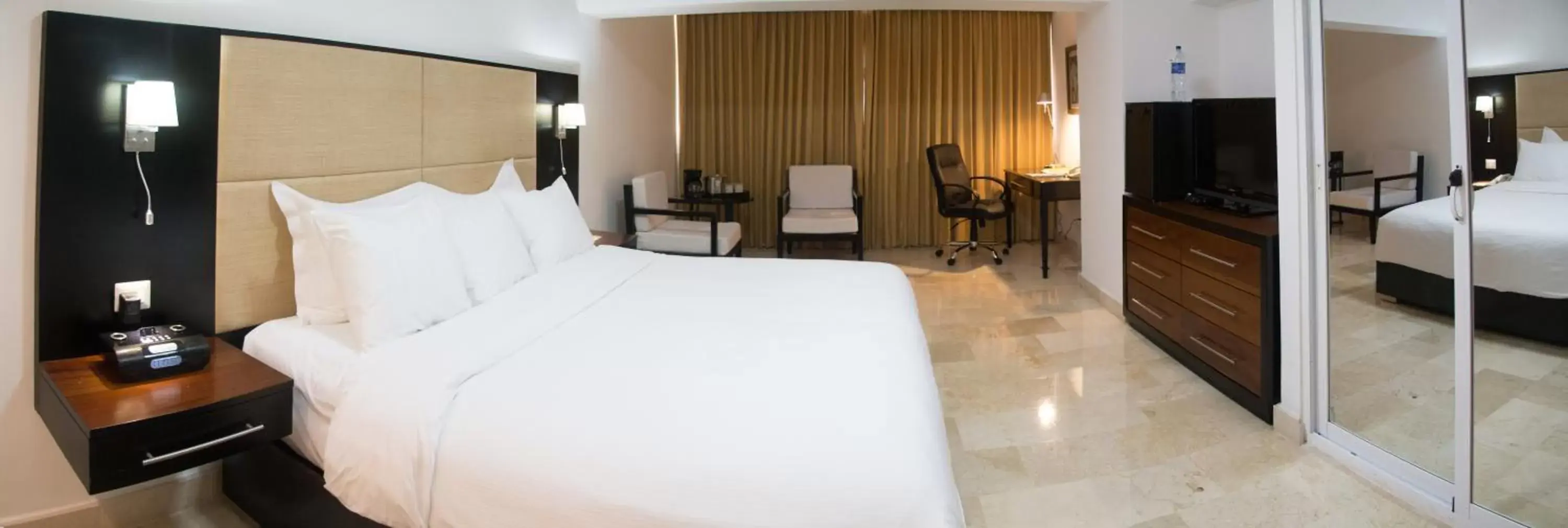 Bed in Radisson Hotel Santo Domingo