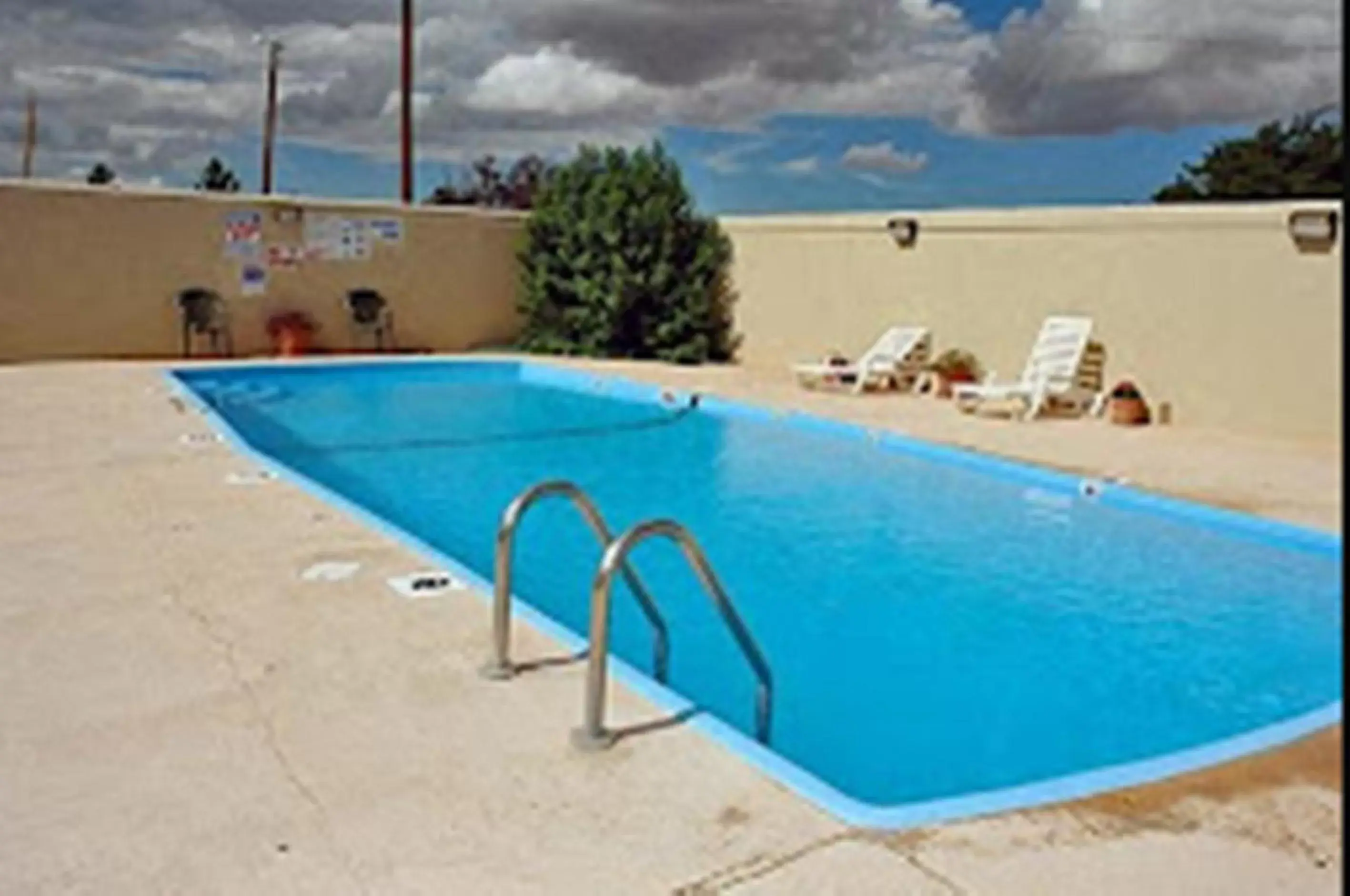 , Swimming Pool in Motel 6-Van Horn, TX