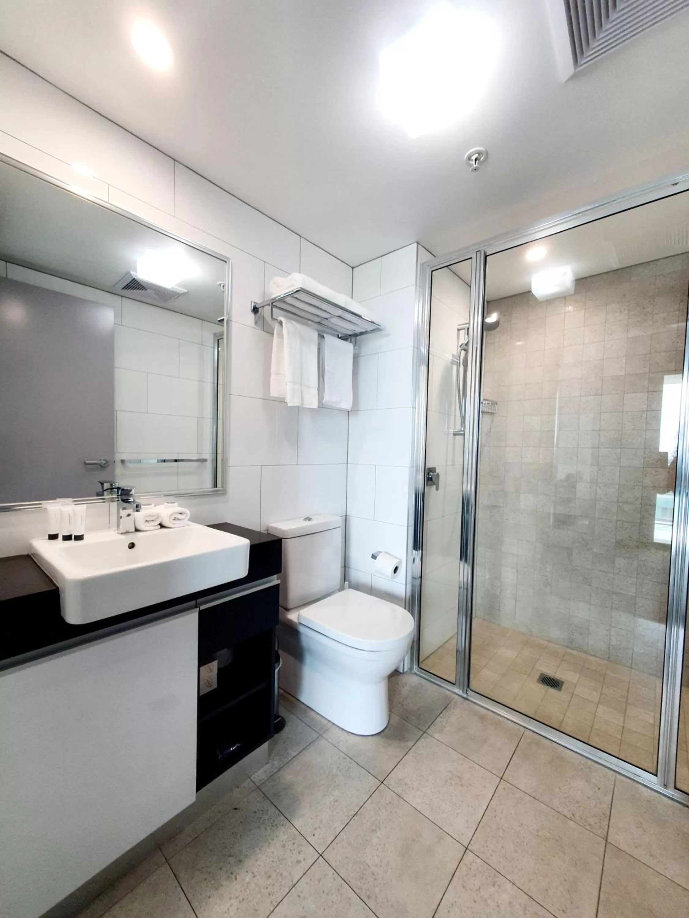 Bathroom in H on Mitchell Apartment Hotel