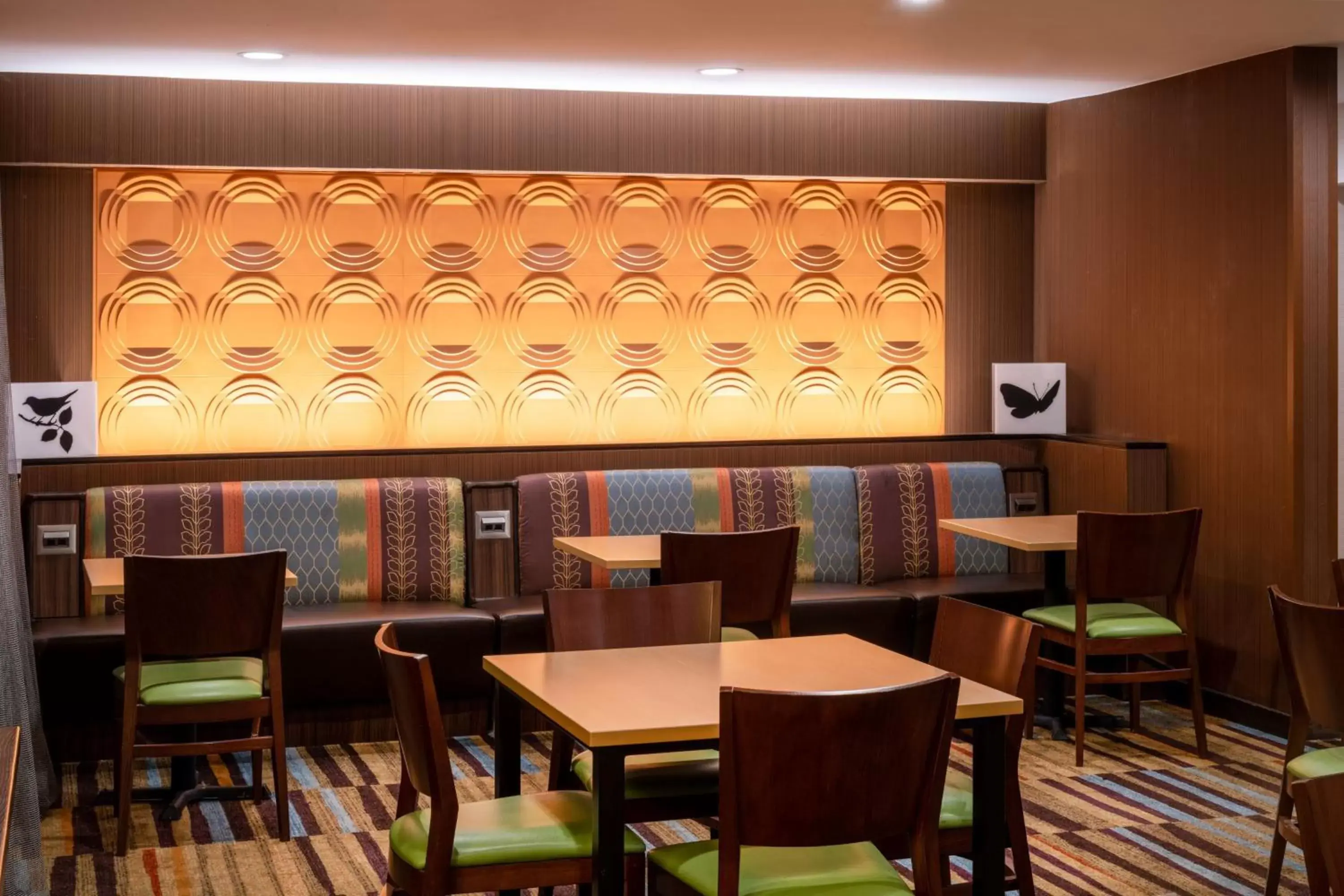 Breakfast, Restaurant/Places to Eat in Fairfield Inn & Suites by Marriott Denver Aurora/Medical Center