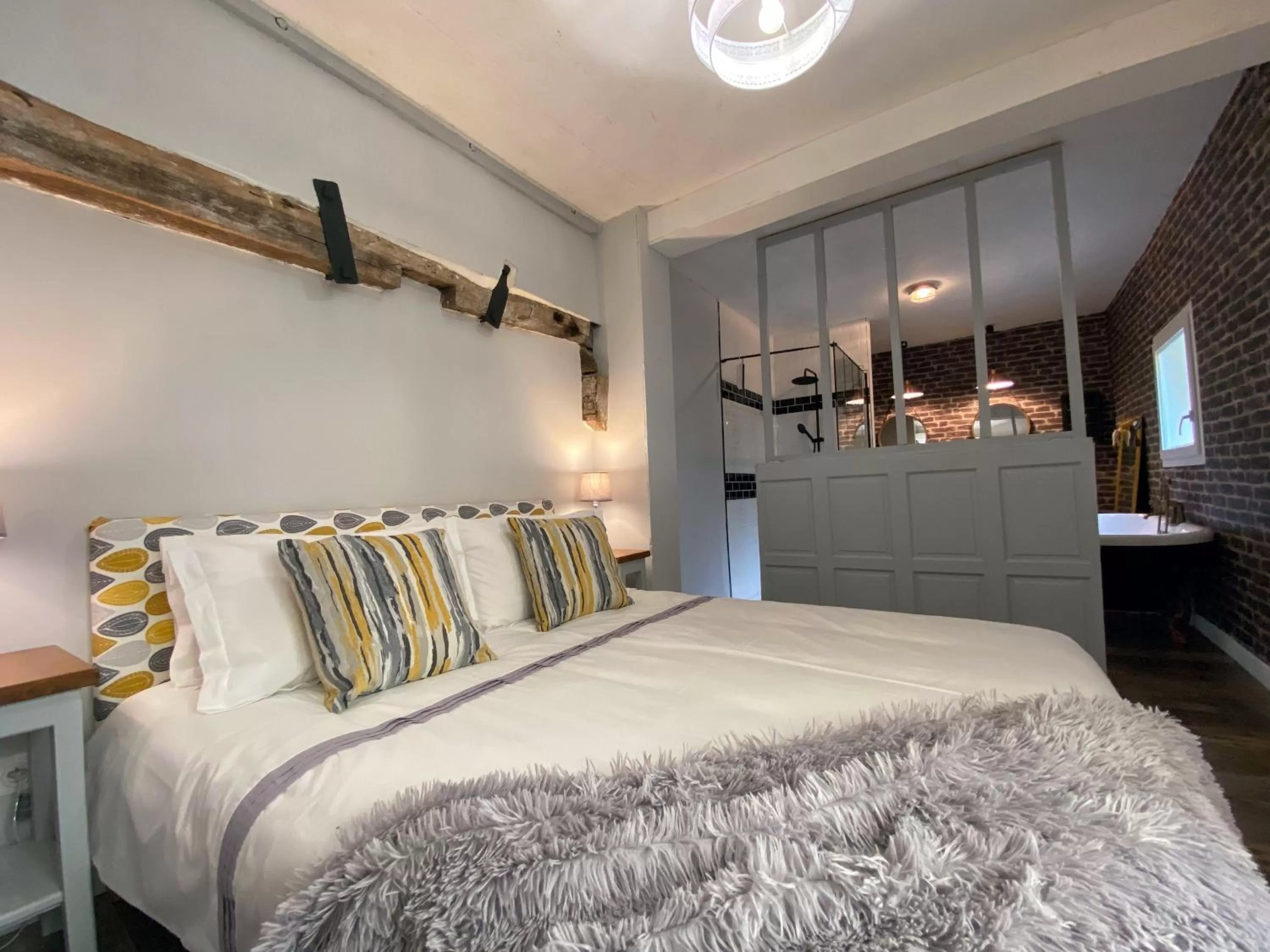 Bed in Serendipity Eymet B&B