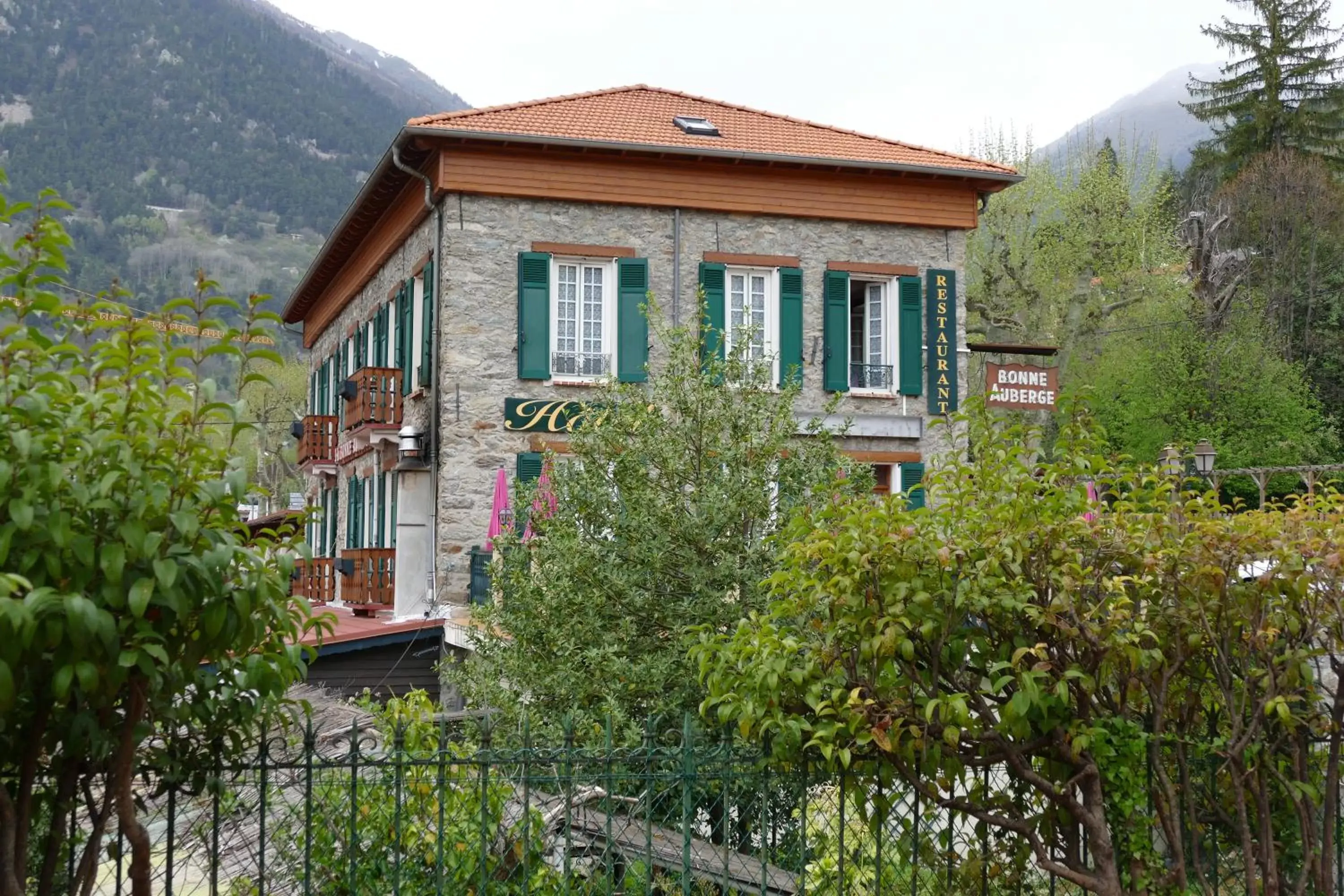 Facade/entrance, Property Building in La Bonne Auberge