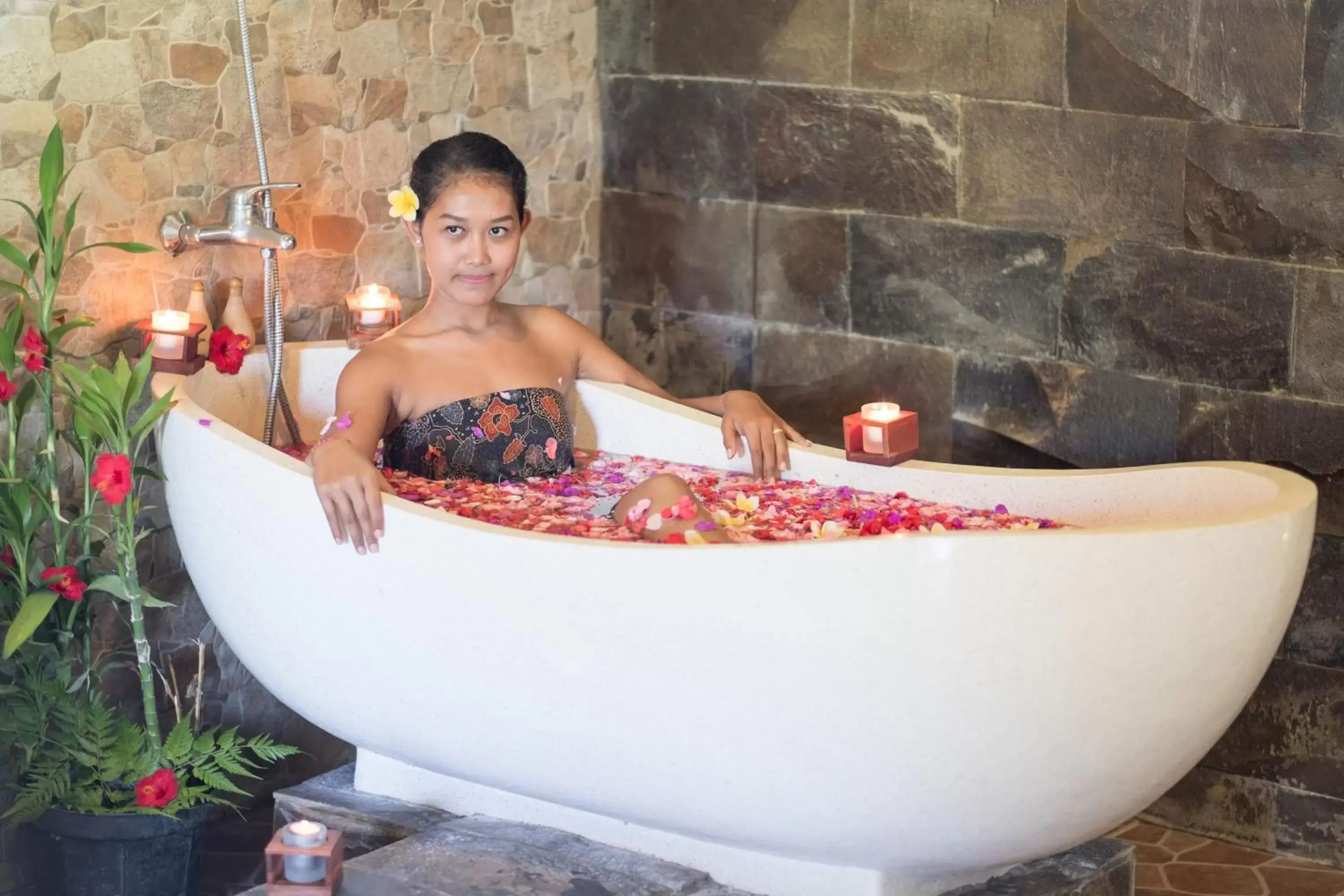 Hot Tub in Bliss Ubud Spa Resort