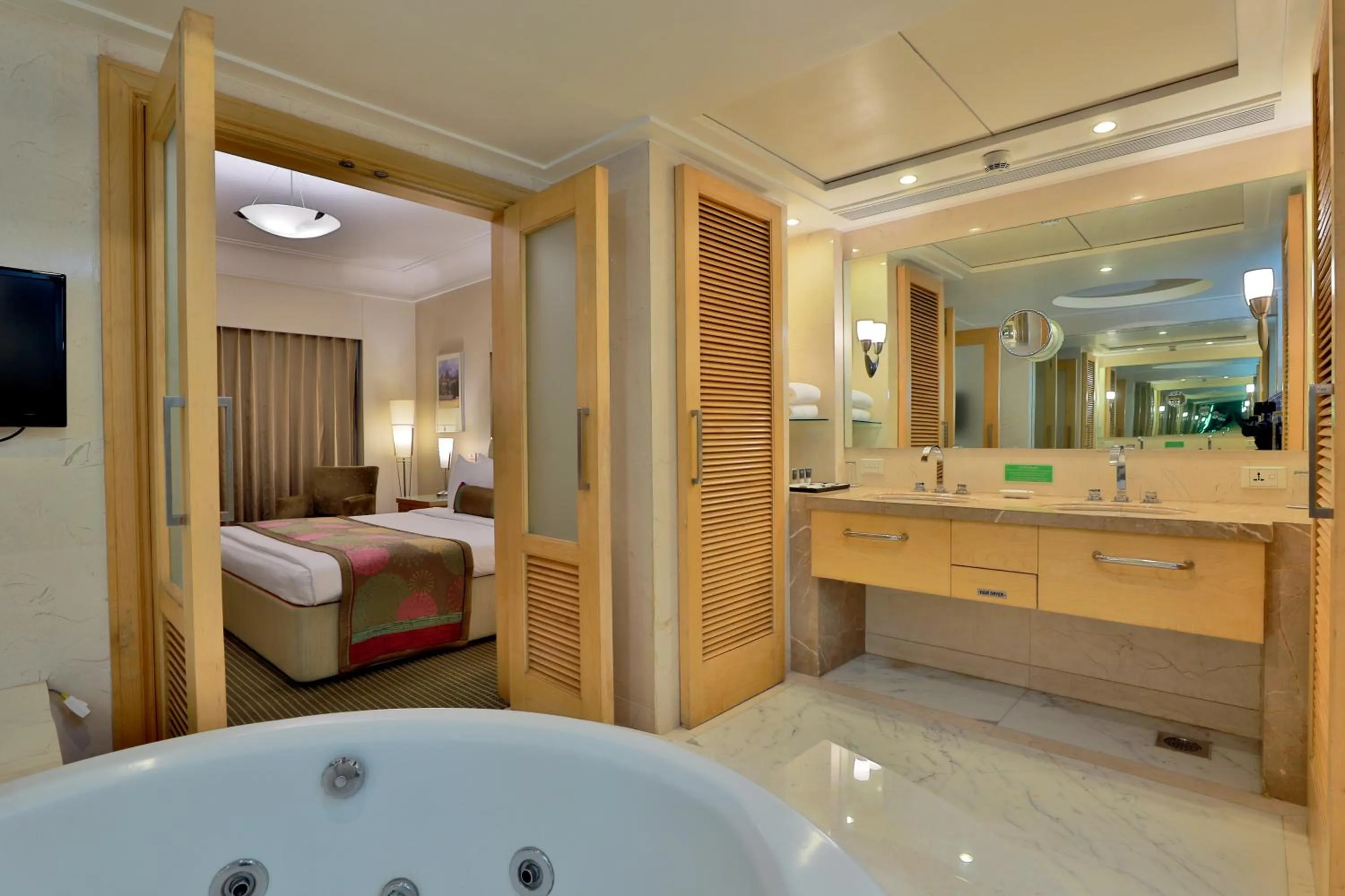 Bathroom, Bed in The Imperial Palace