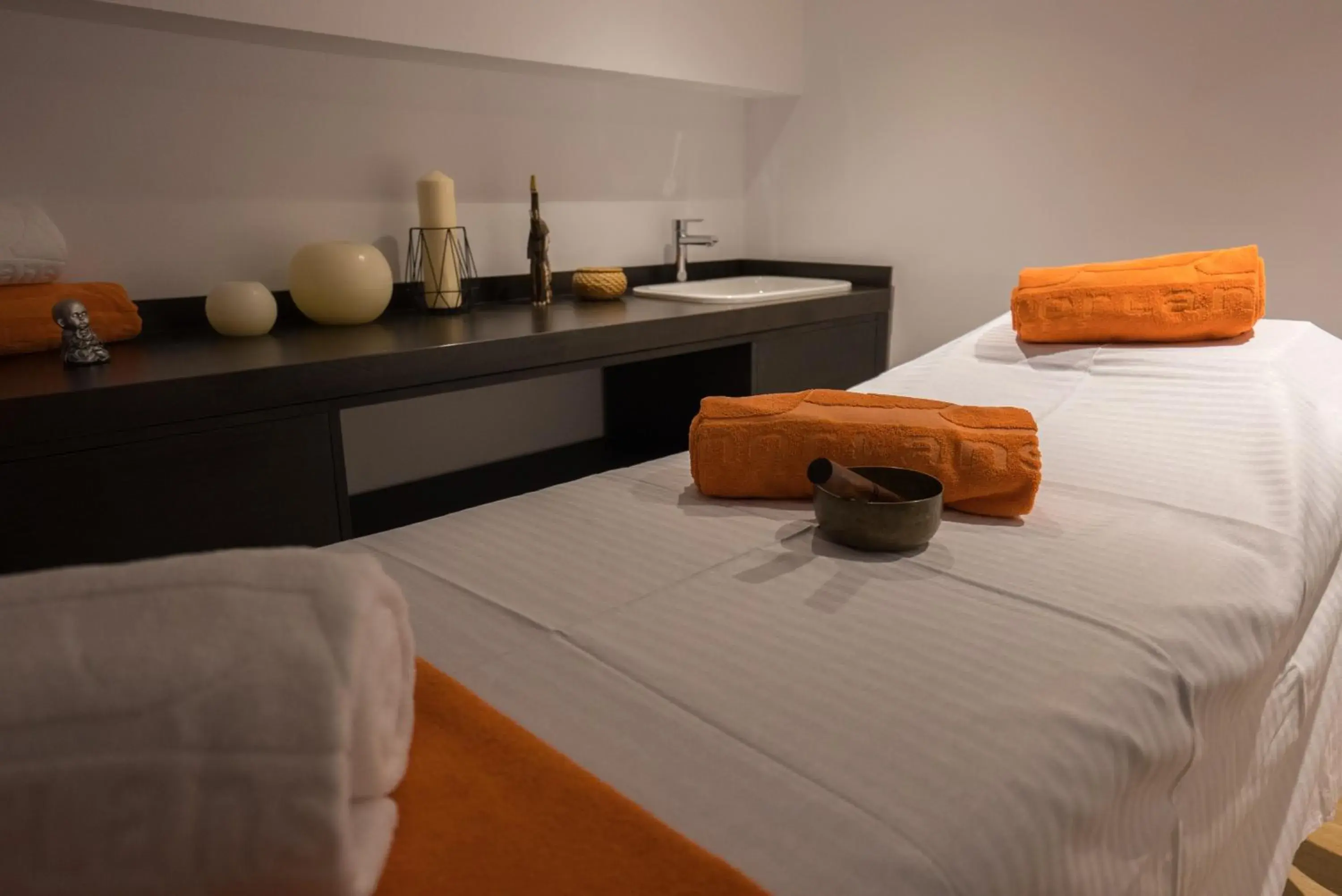 Massage, Bed in Hotel Morlans Suites
