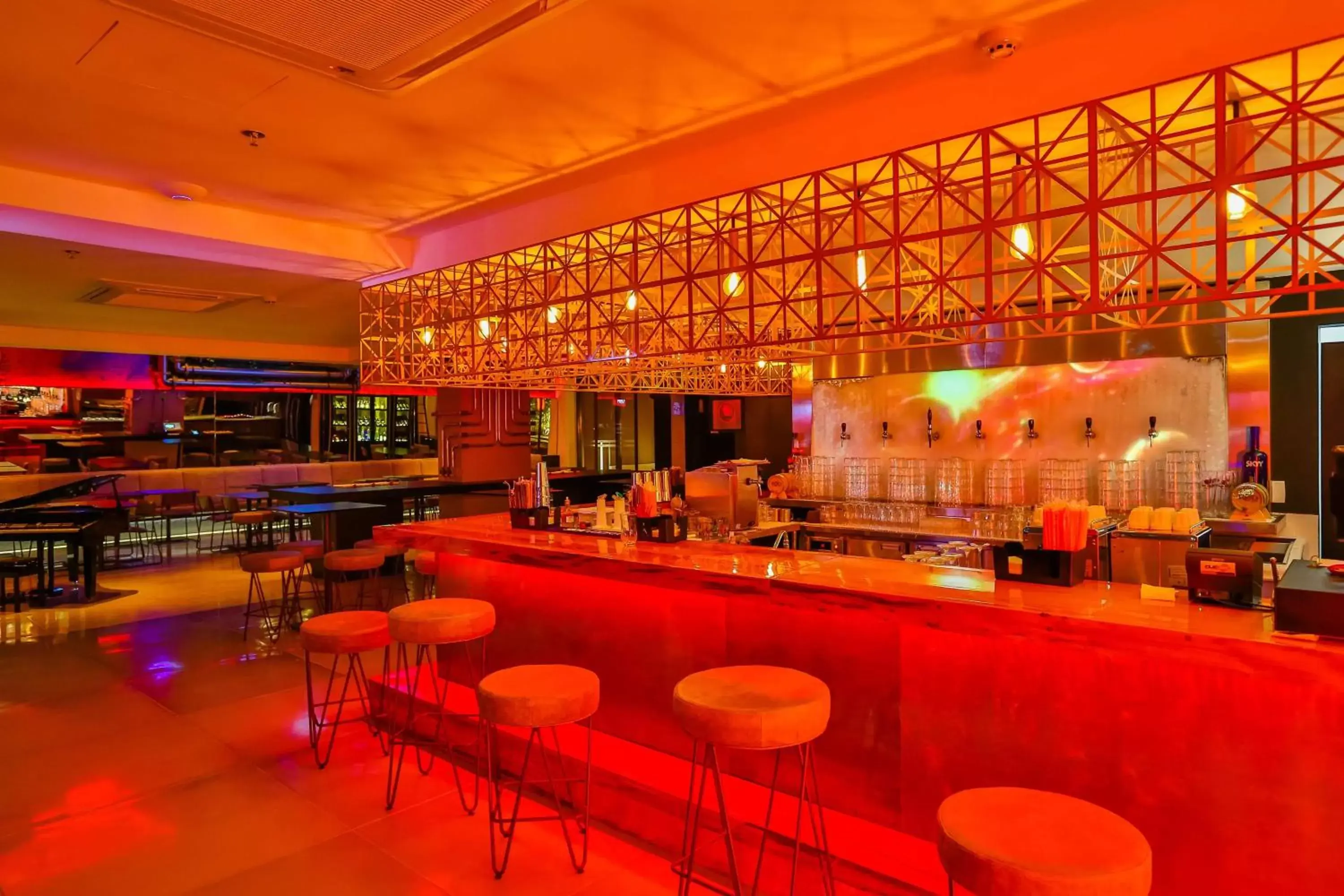 Lounge or bar, Lounge/Bar in Radisson RED Campinas
