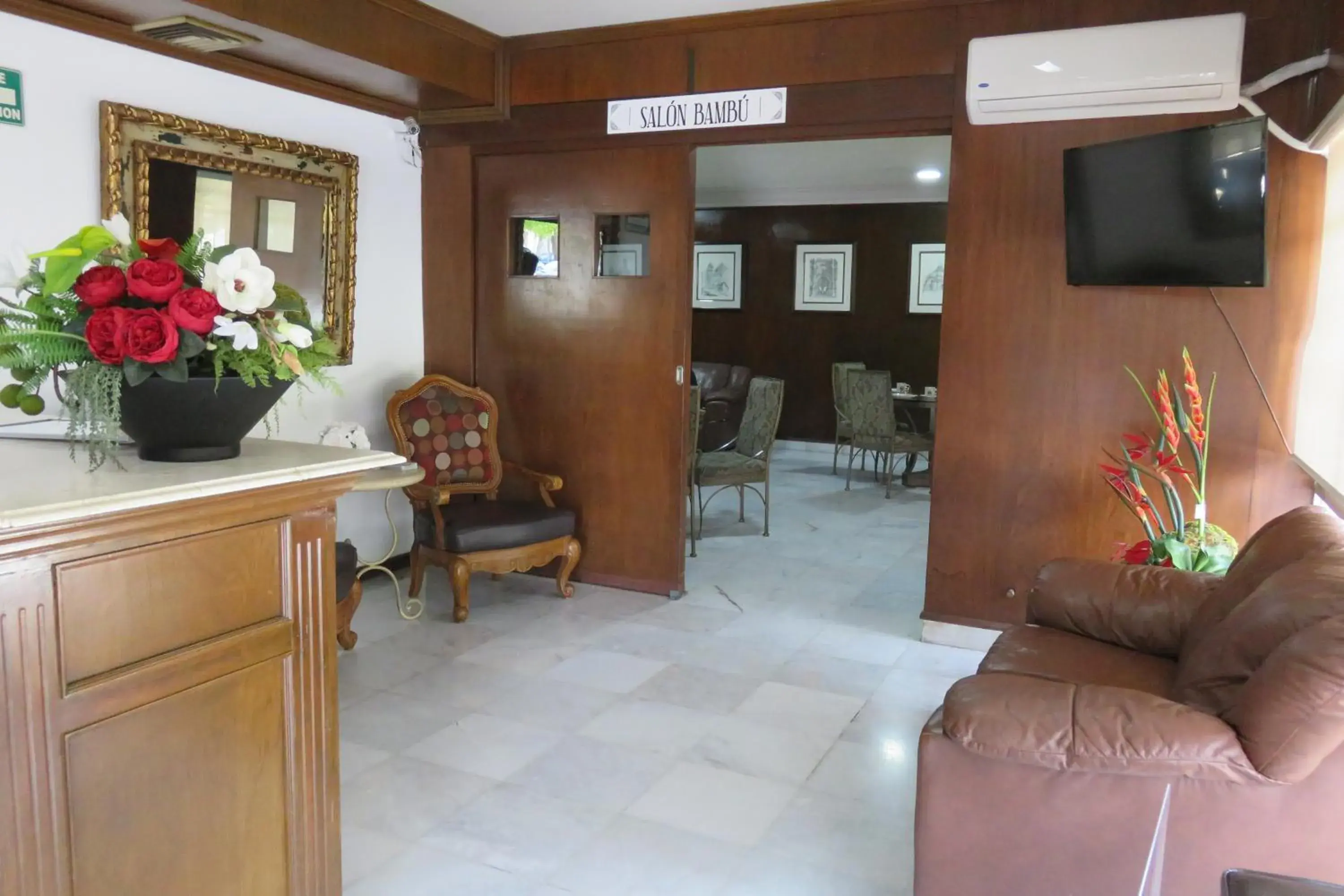 Living room, Lobby/Reception in Hotel Huizache
