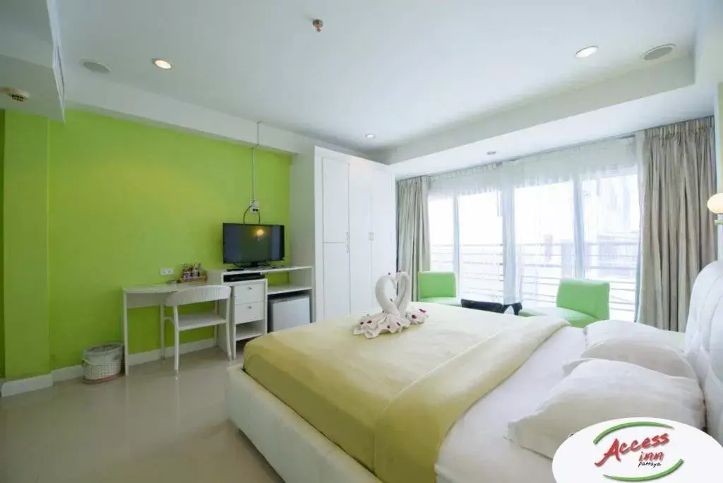 TV and multimedia in Access Inn Pattaya