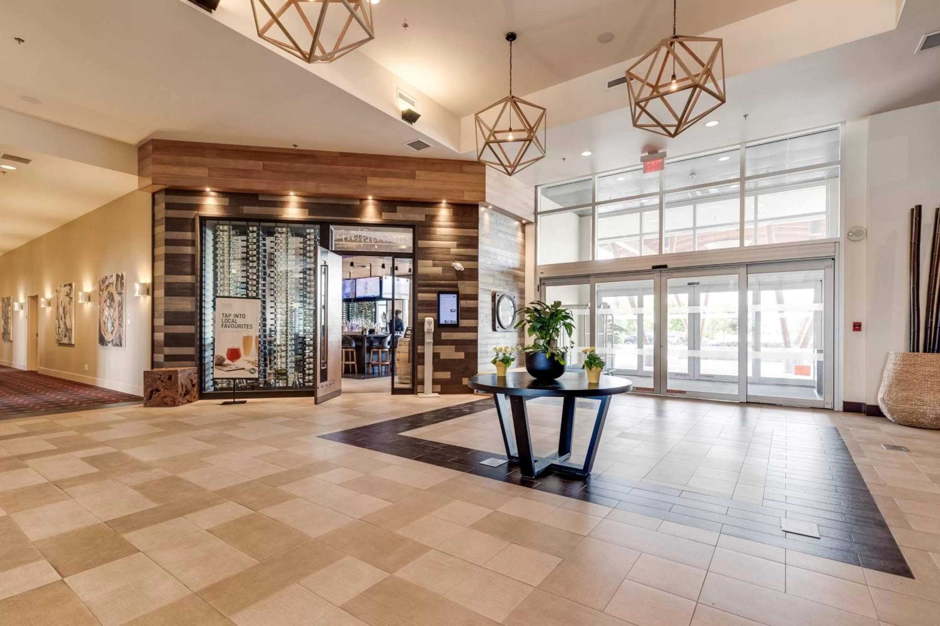 Lobby or reception in Four Points by Sheraton Kelowna Airport