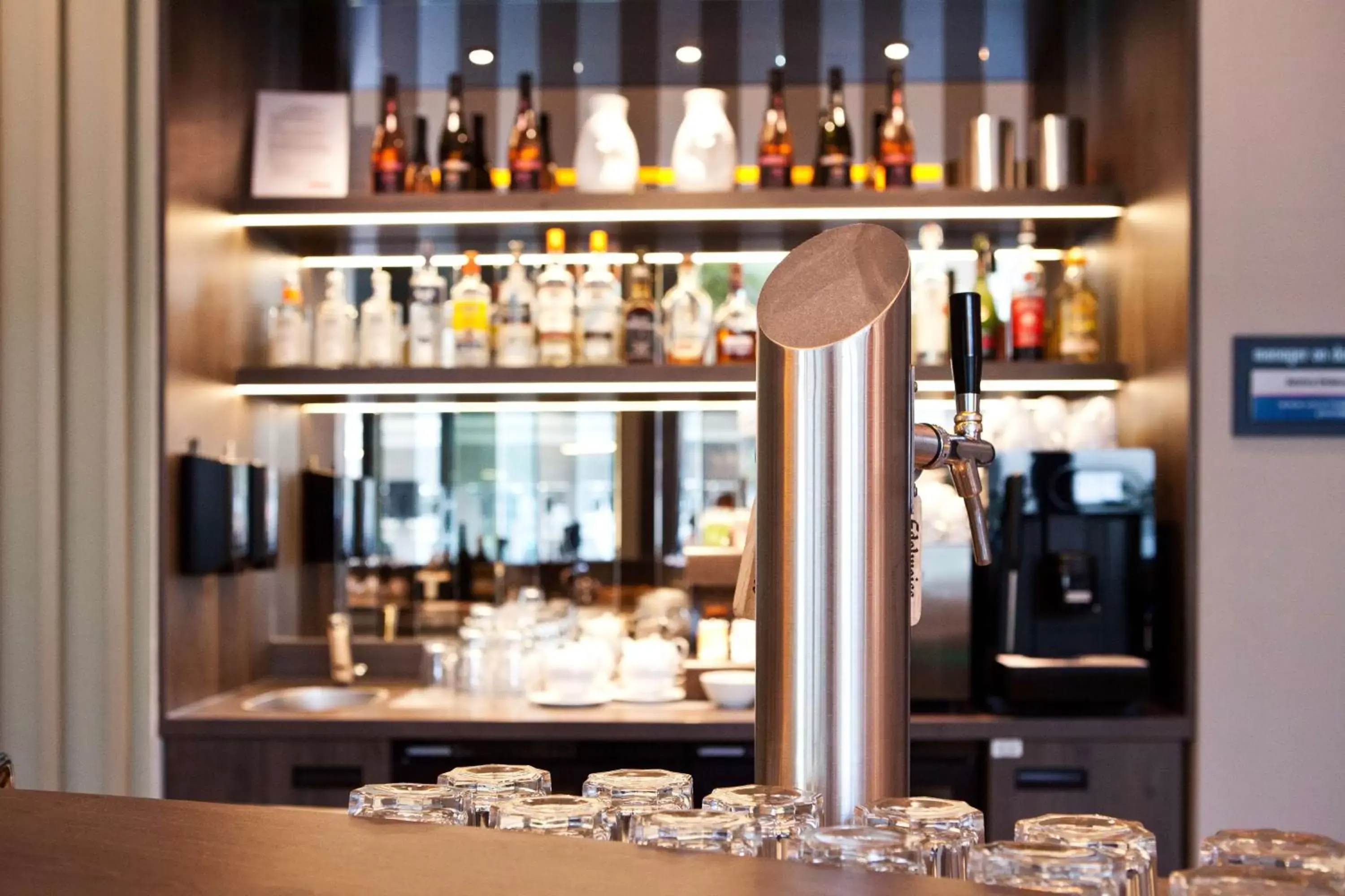 Lounge or bar in Hampton By Hilton Vienna Messe Lounge or bar in Hampton By Hilton Vienna Messe