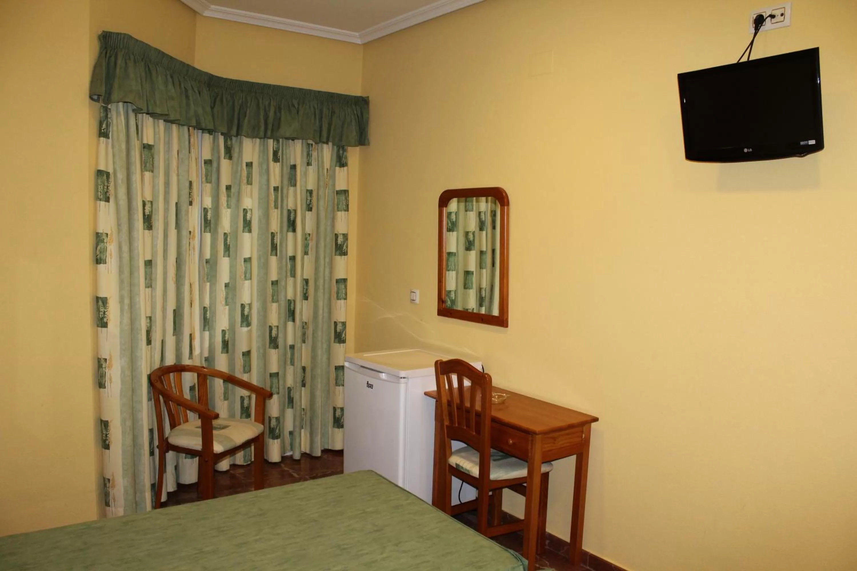 Photo of the whole room, TV/Entertainment Center in Hotel Albohera