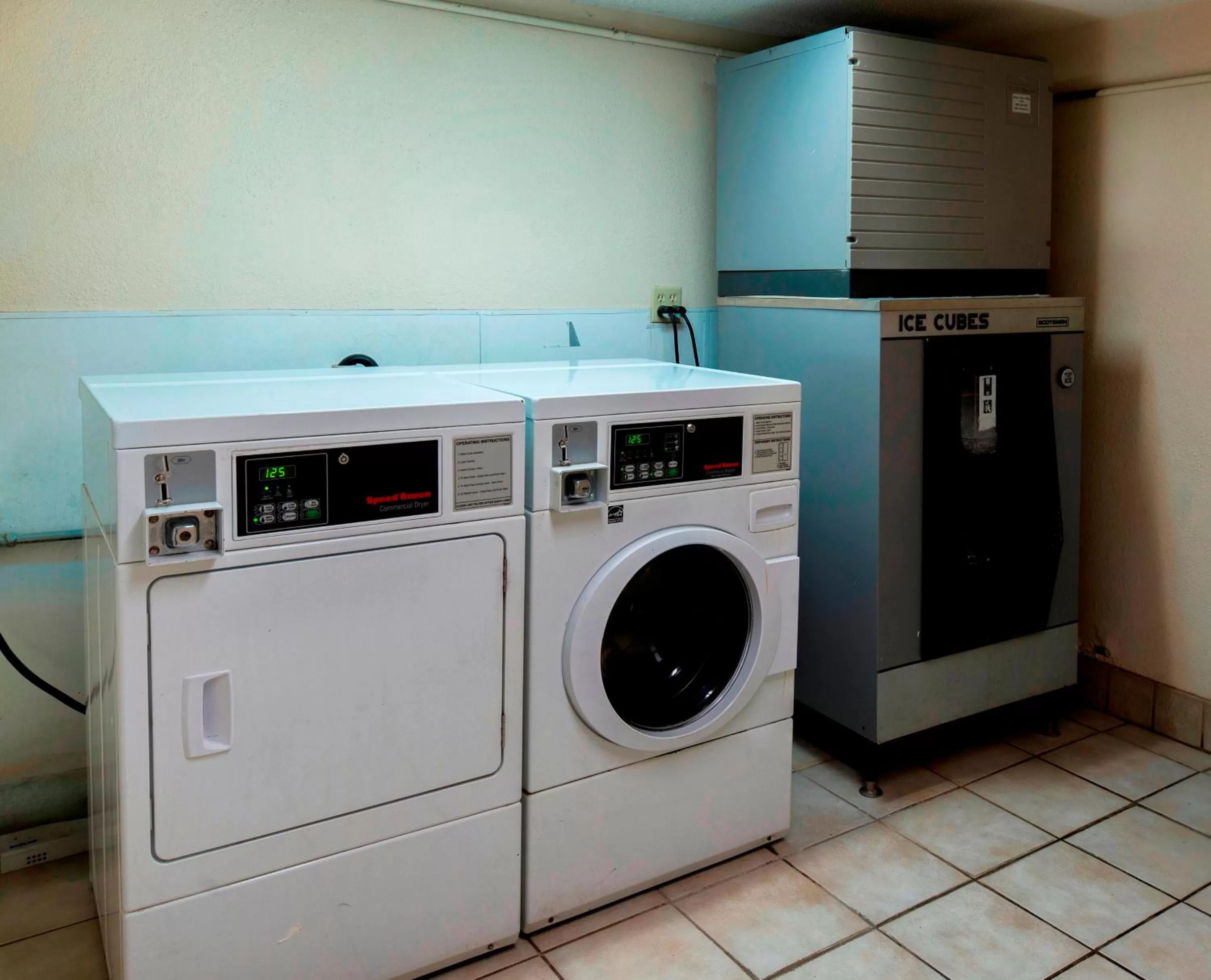 laundry in Red Roof Inn PLUS+ San Antonio Downtown - Riverwalk