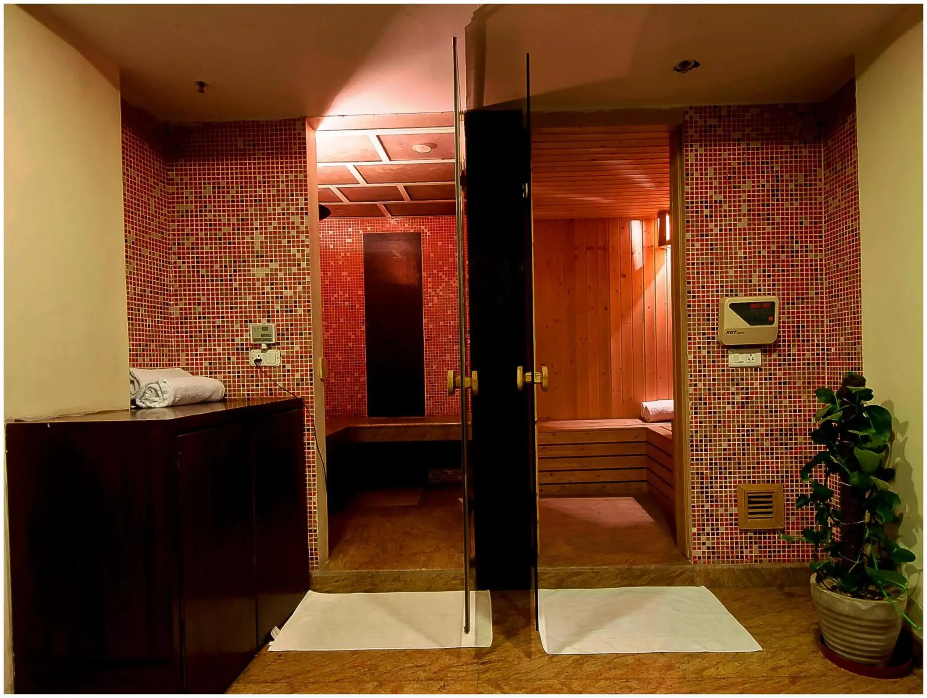 Spa and wellness centre/facilities, Bathroom in Hotel Aura