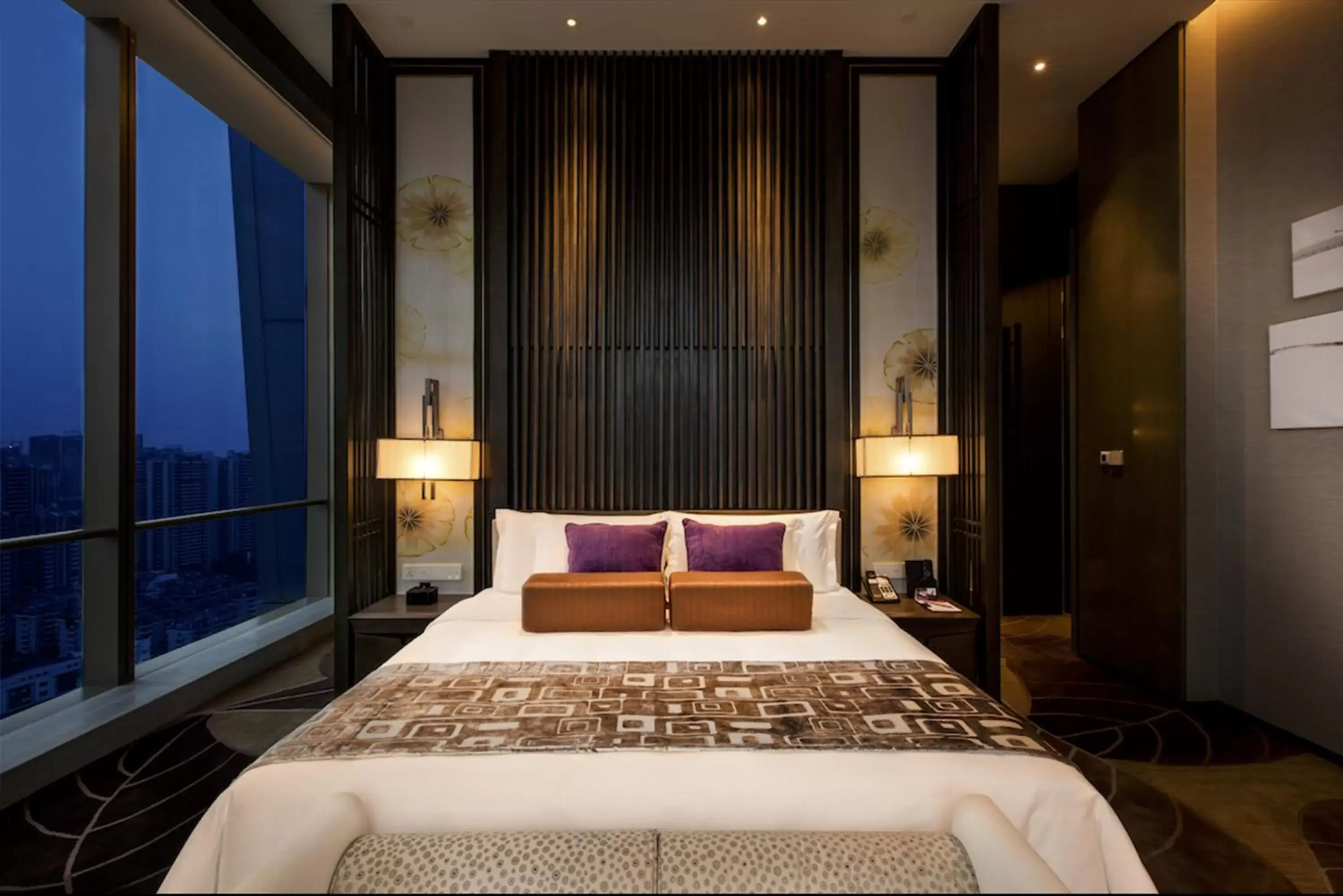 Photo of the whole room, Bed in Crowne Plaza Fuzhou Riverside, an IHG Hotel
