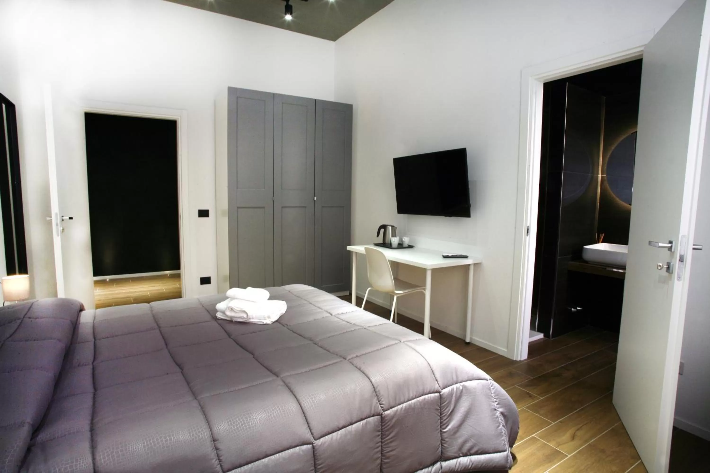 Photo of the whole room, Bed in Business Home Via Isonzo B&B