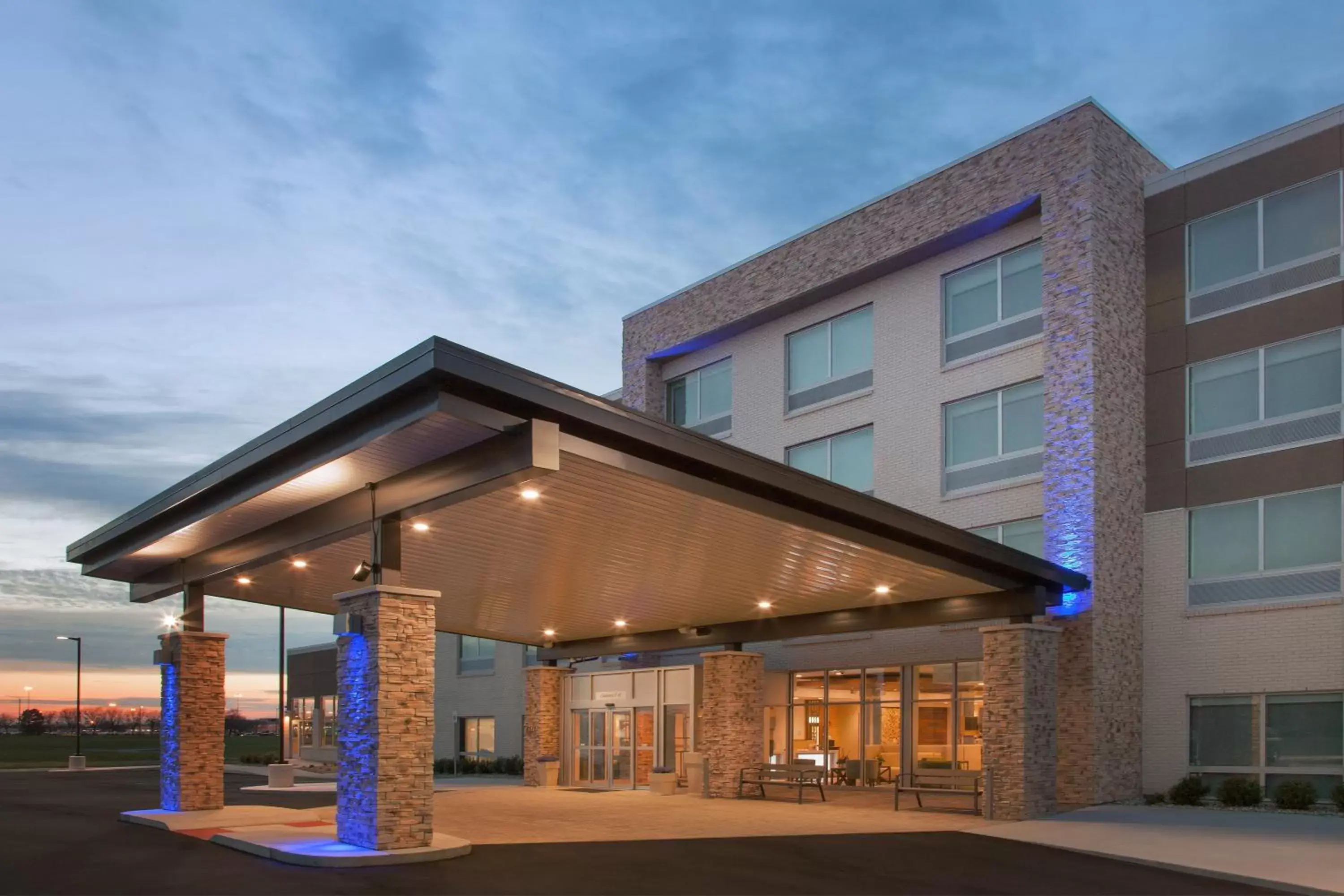 Property Building in Holiday Inn Express & Suites - Sterling Heights-Detroit Area, an IHG Hotel