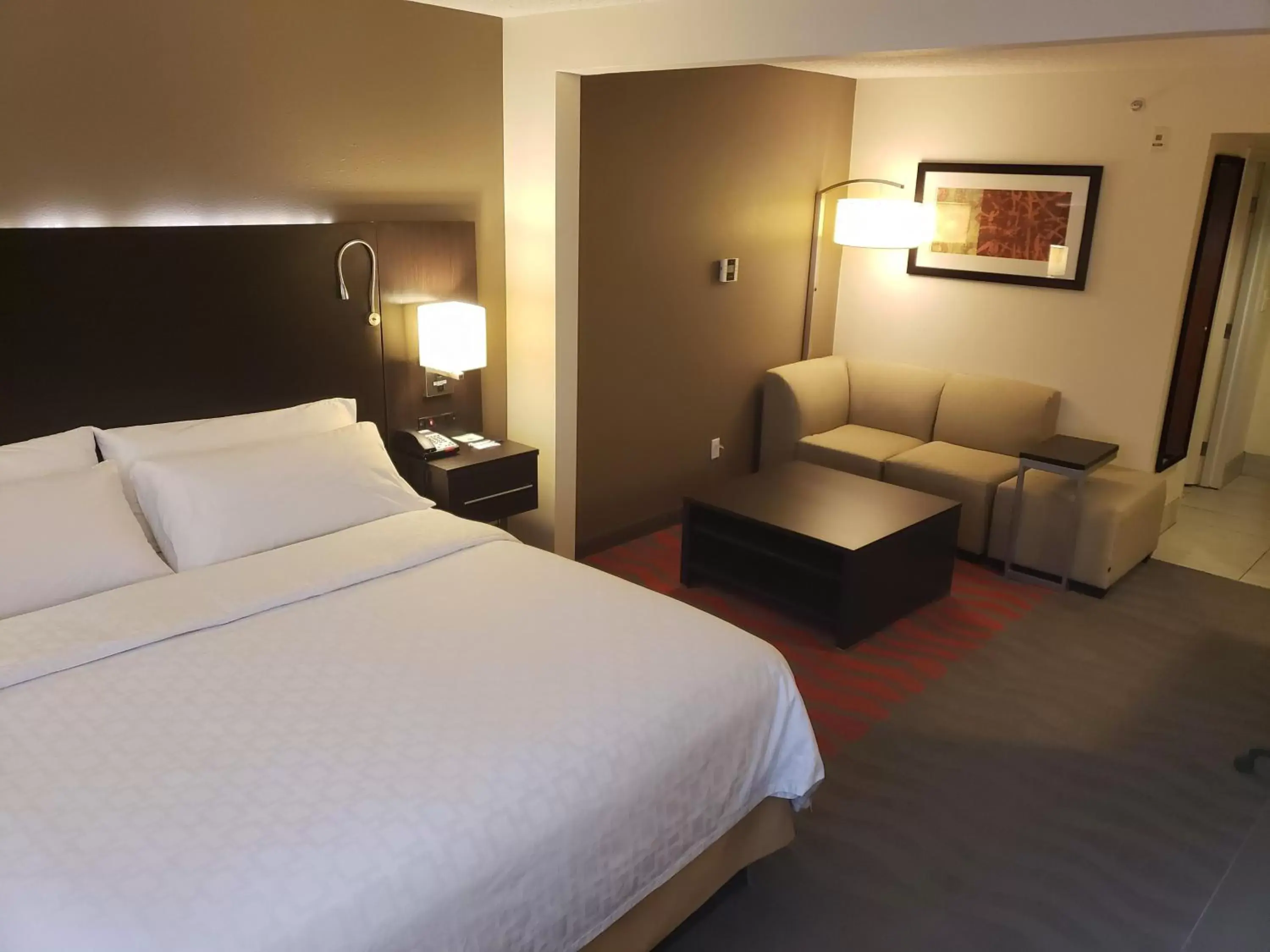Photo of the whole room, Bed in Holiday Inn Express Portland West/Hillsboro, an IHG Hotel