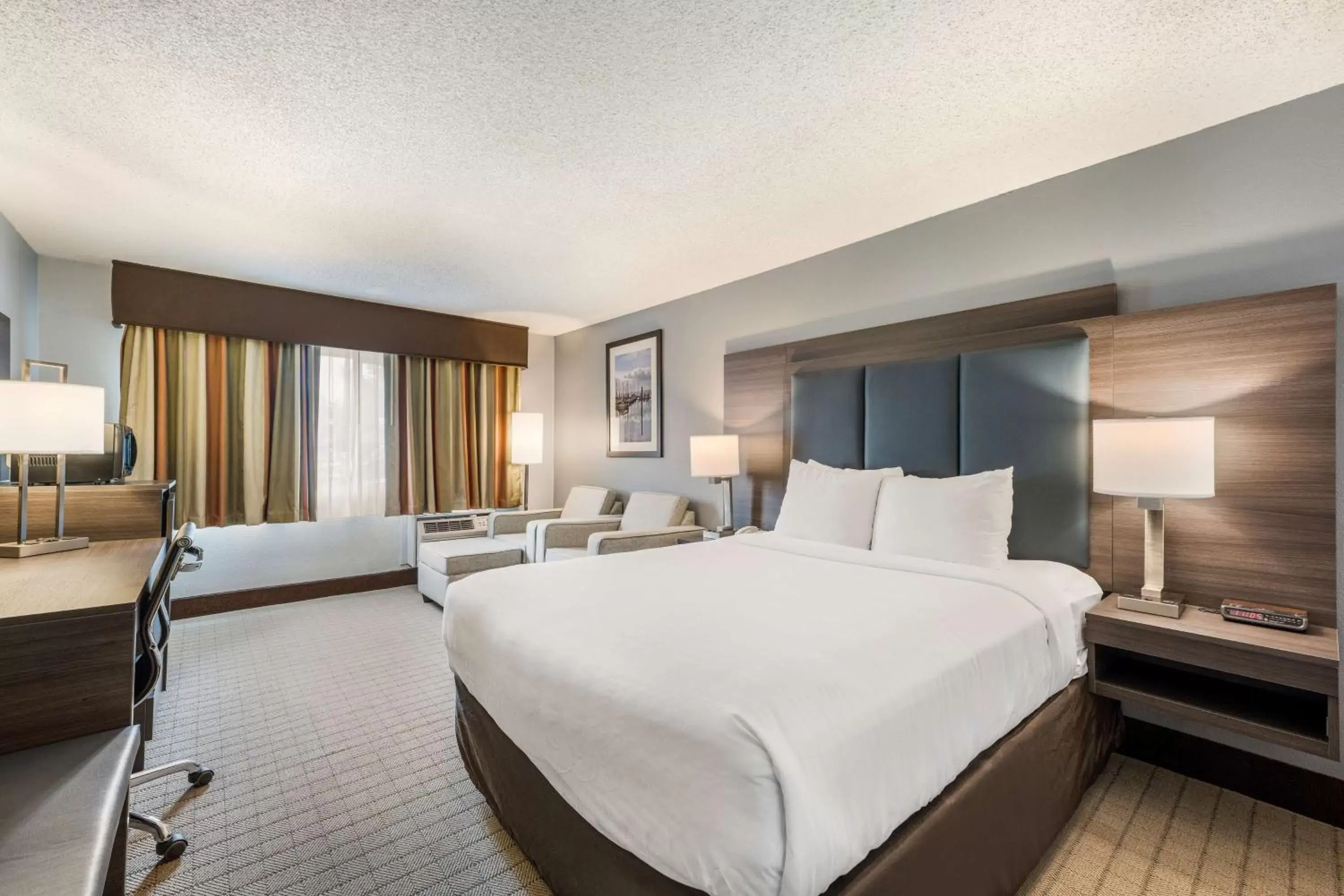 Bedroom, Bed in SureStay Hotel by Best Western SeaTac Airport North