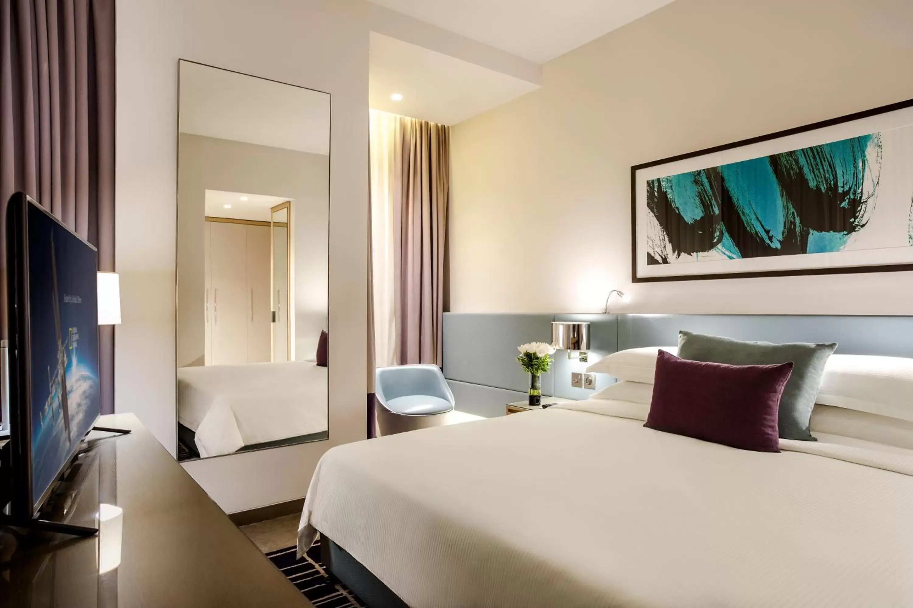 Shower, Bed in Capital Centre Arjaan by Rotana