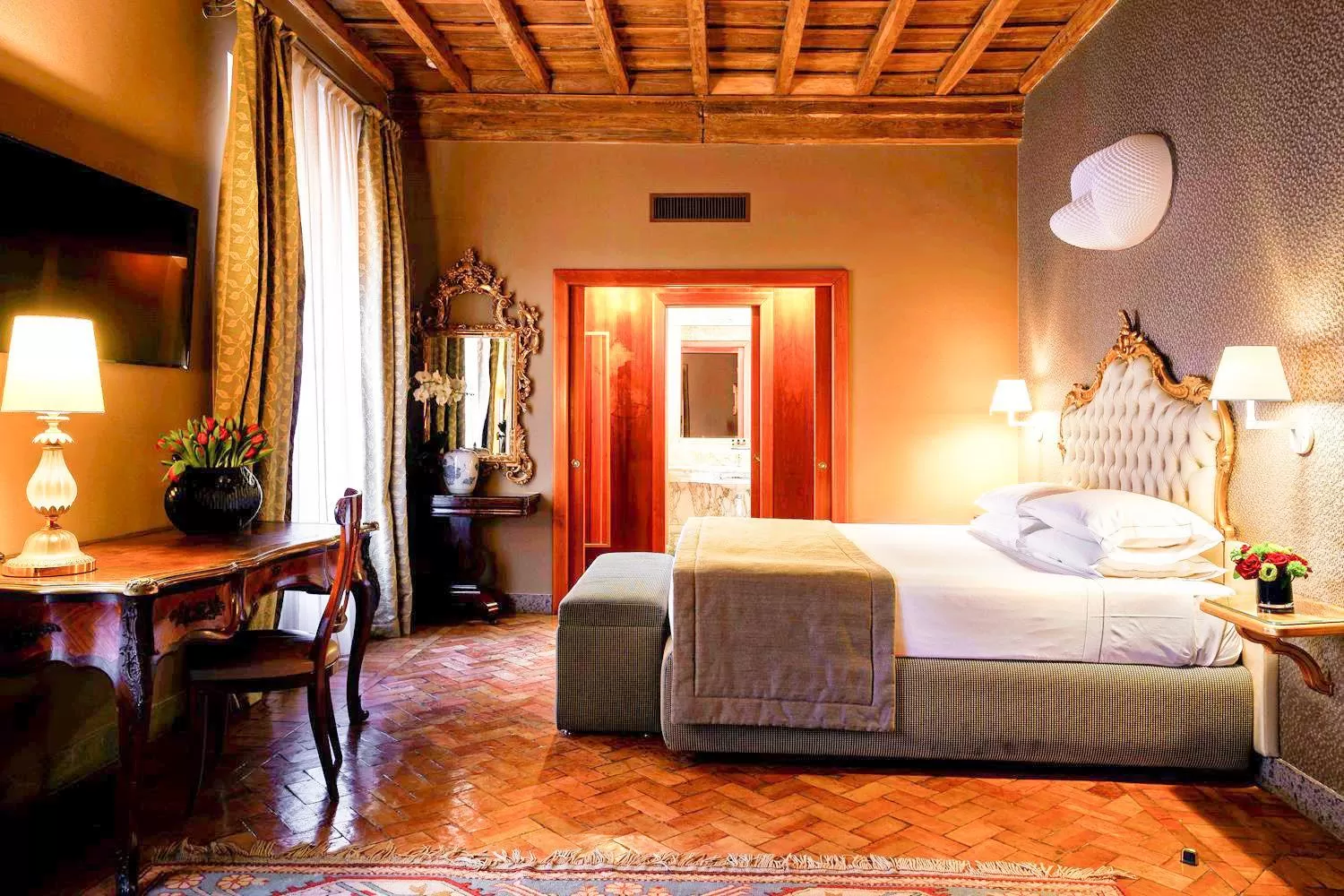 Bed in Hotel Valadier