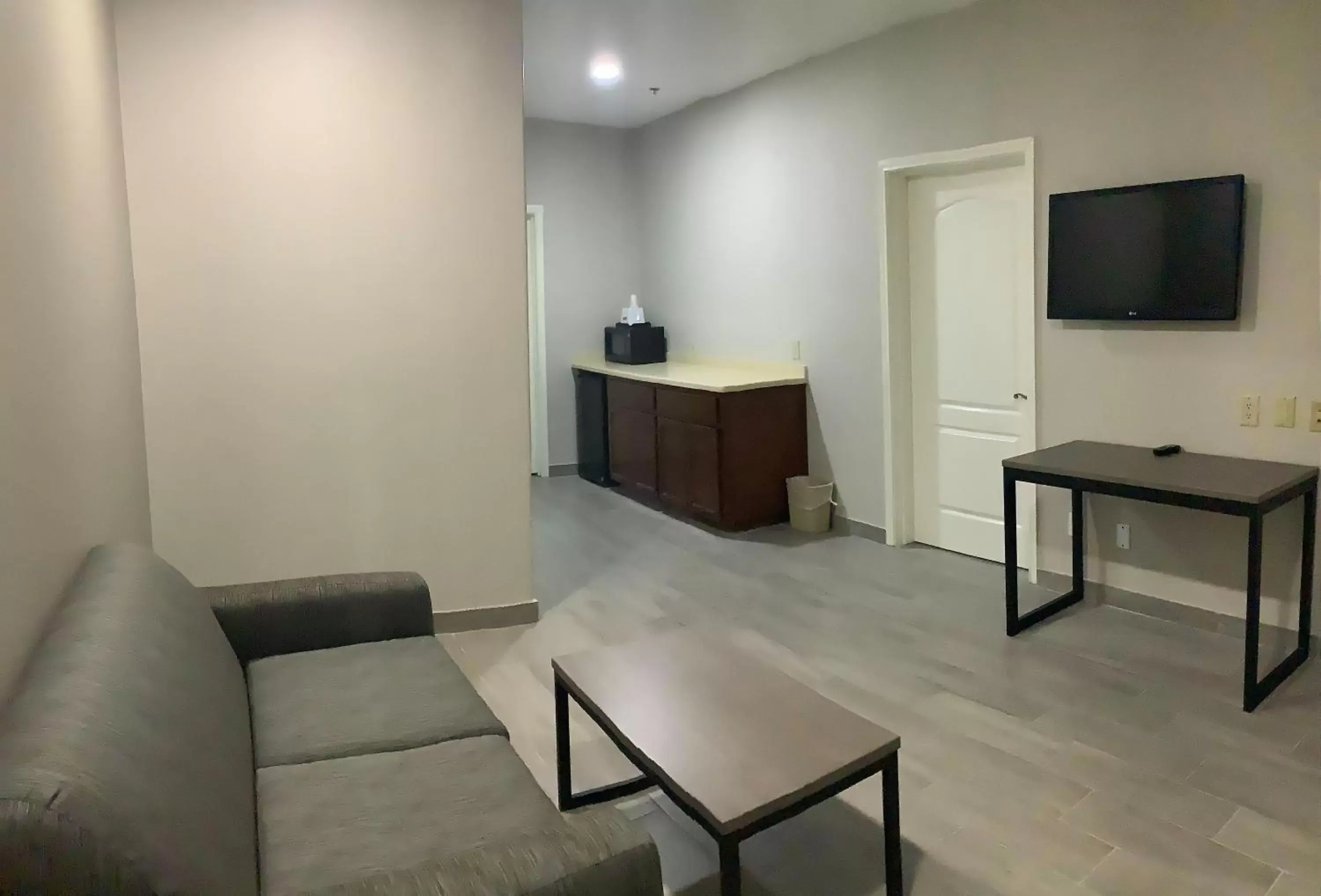 Bedroom, Seating Area in Americas Best Value Inn & Suites San Benito