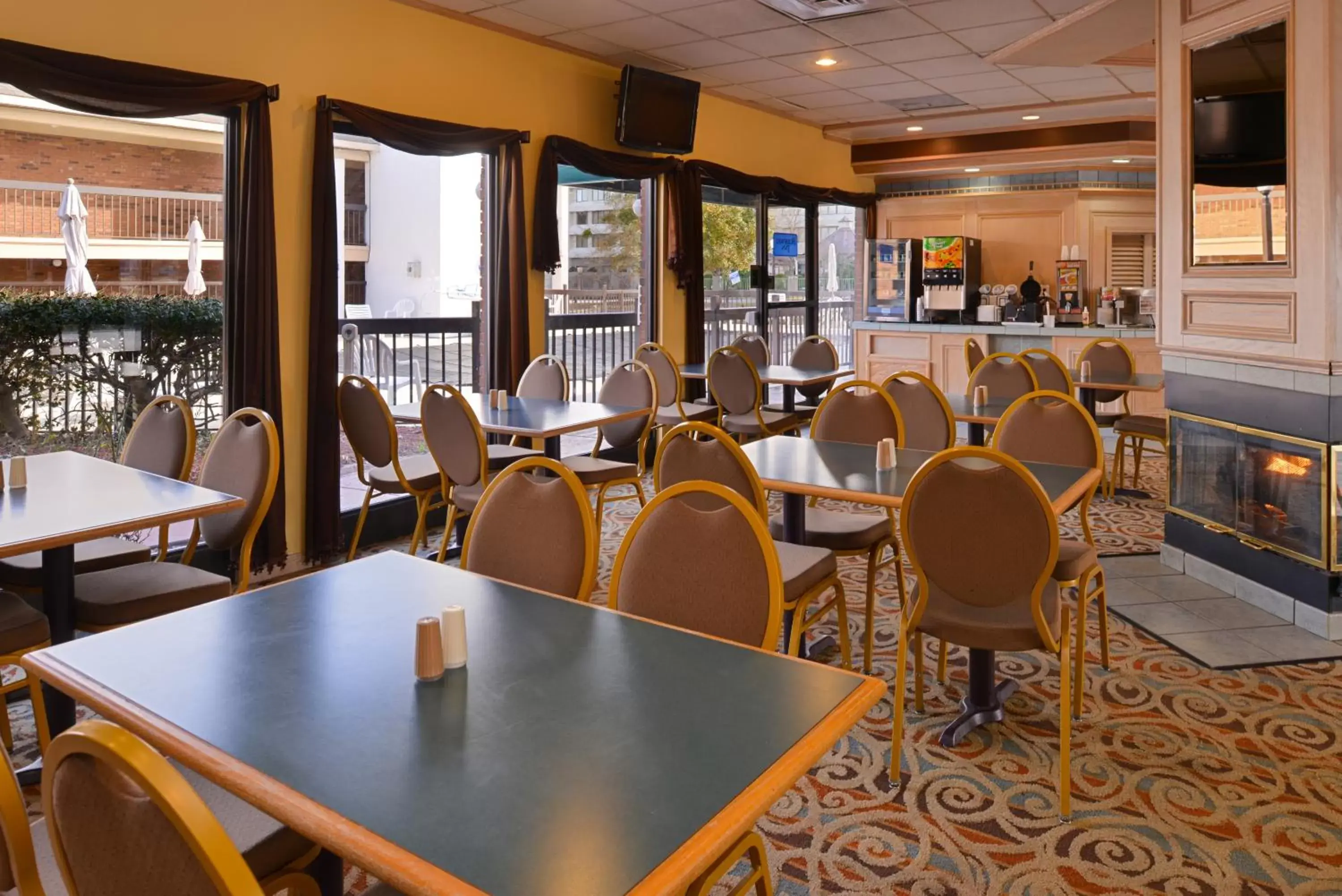 Food and drinks, Restaurant/Places to Eat in SureStay Plus Hotel by Best Western Fayetteville