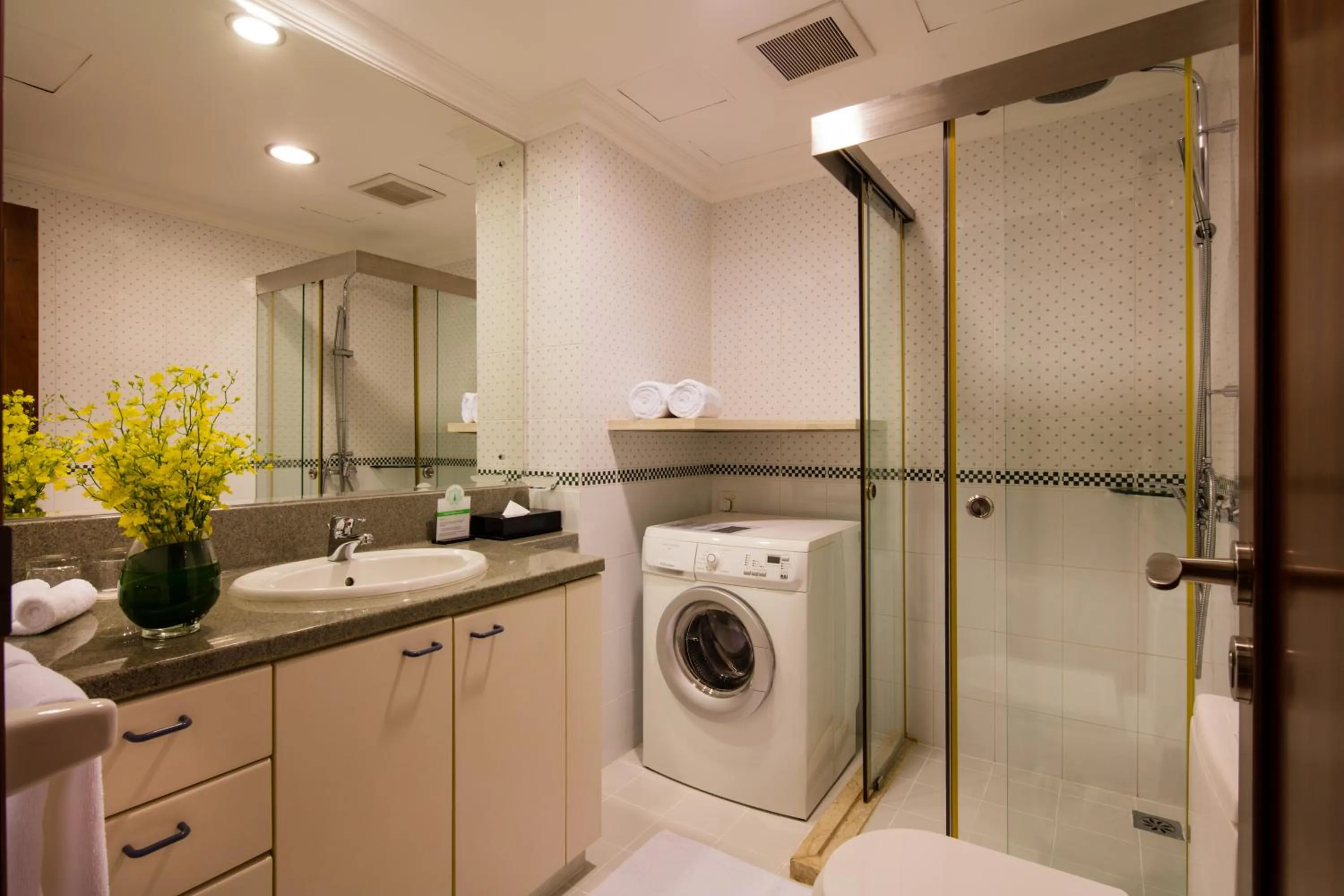 Shower in Norfolk Mansion - Luxury Serviced Apartment