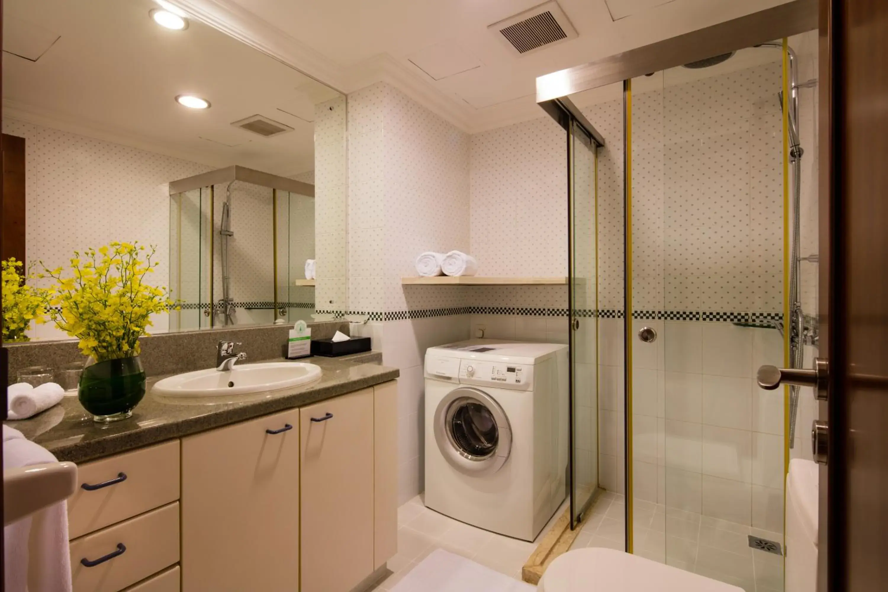 Shower in Norfolk Mansion - Luxury Serviced Apartment