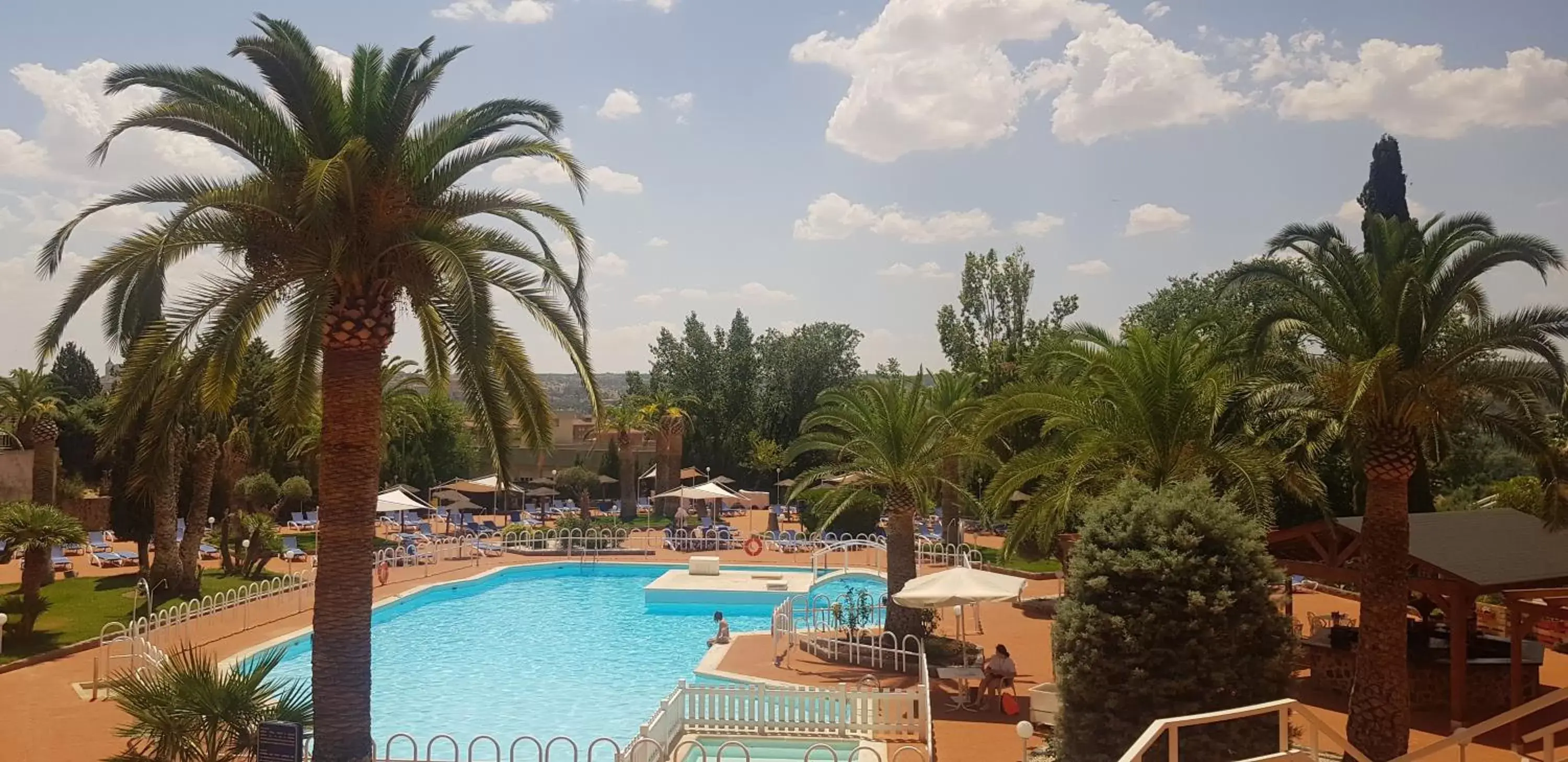 Swimming Pool in Beatriz Toledo Auditorium & Spa