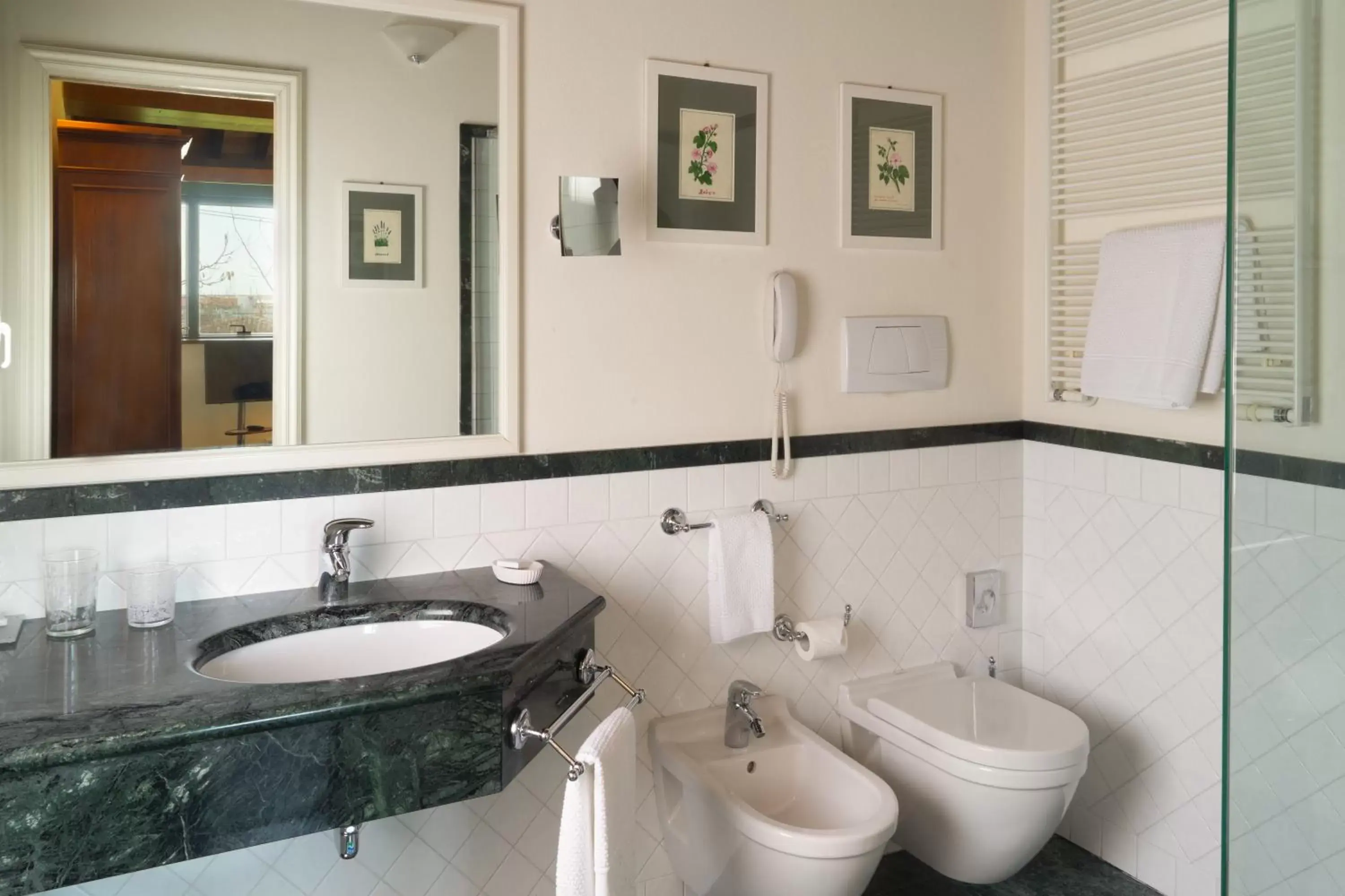Bathroom in Villa Abbondanzi Resort