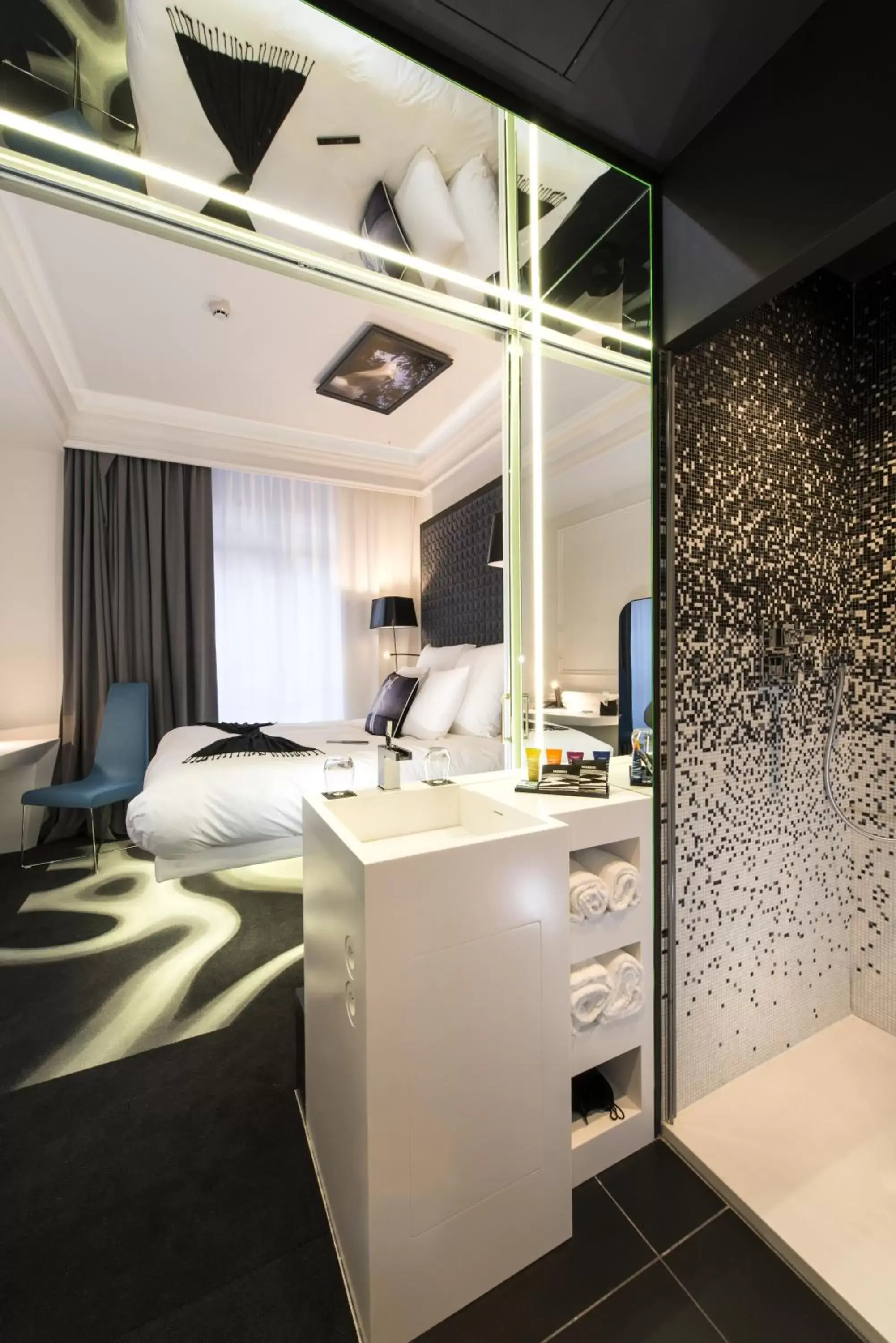 Bedroom, Bathroom in Vertigo, a Member of Design Hotels