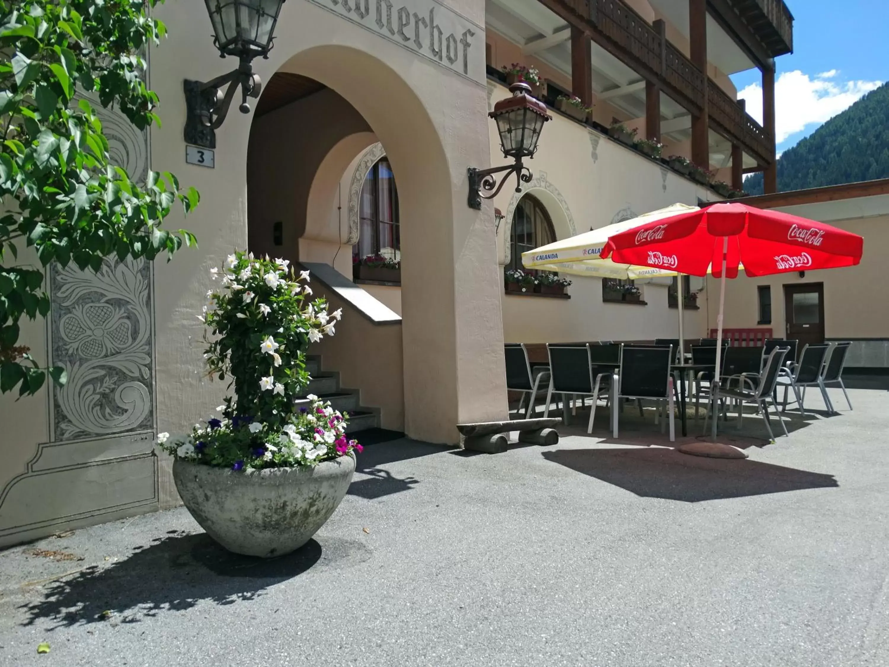 Patio in Hotel Bündnerhof