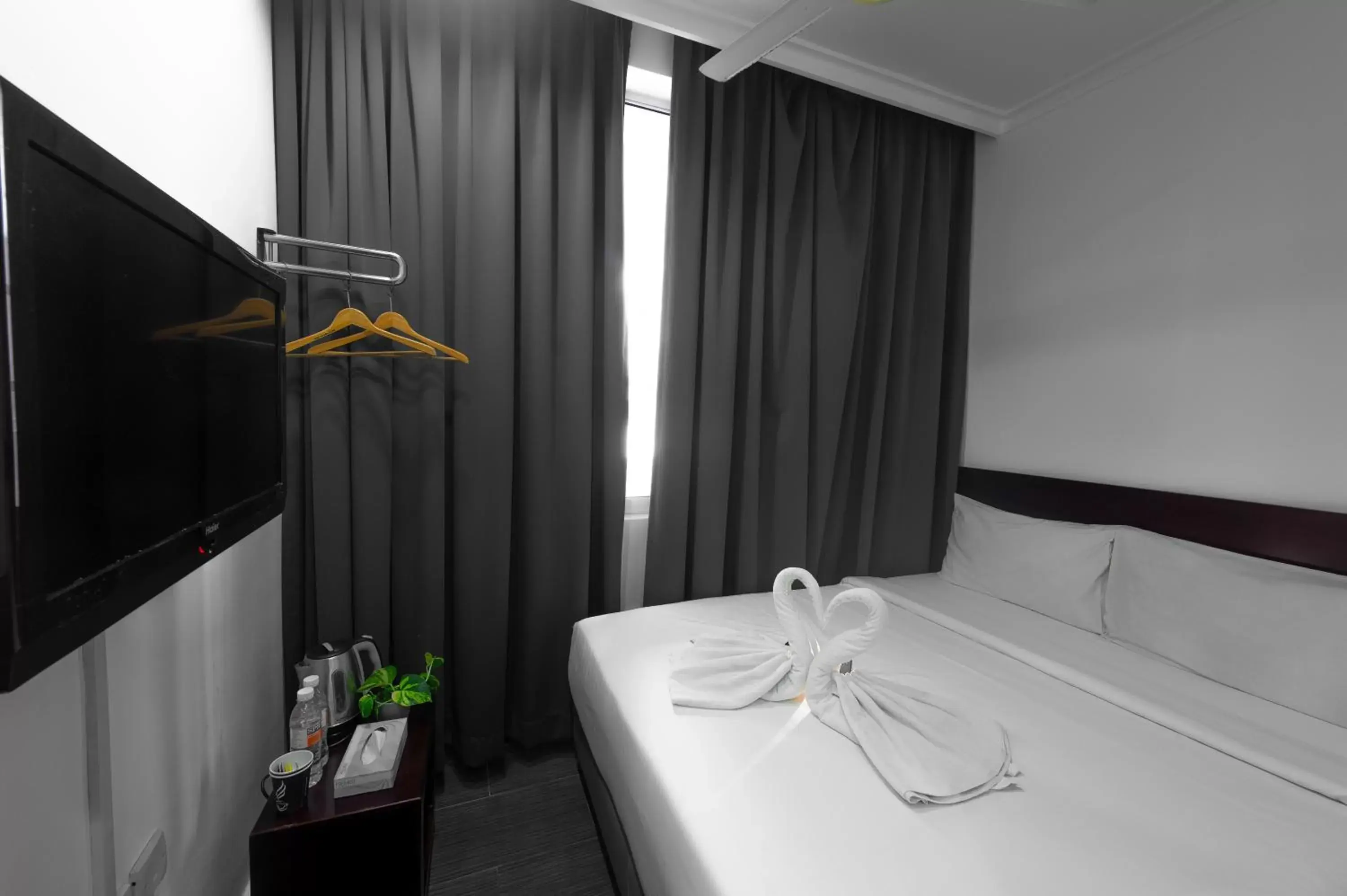 Bedroom, Bed in Tune Hotel - Waterfront Kuching