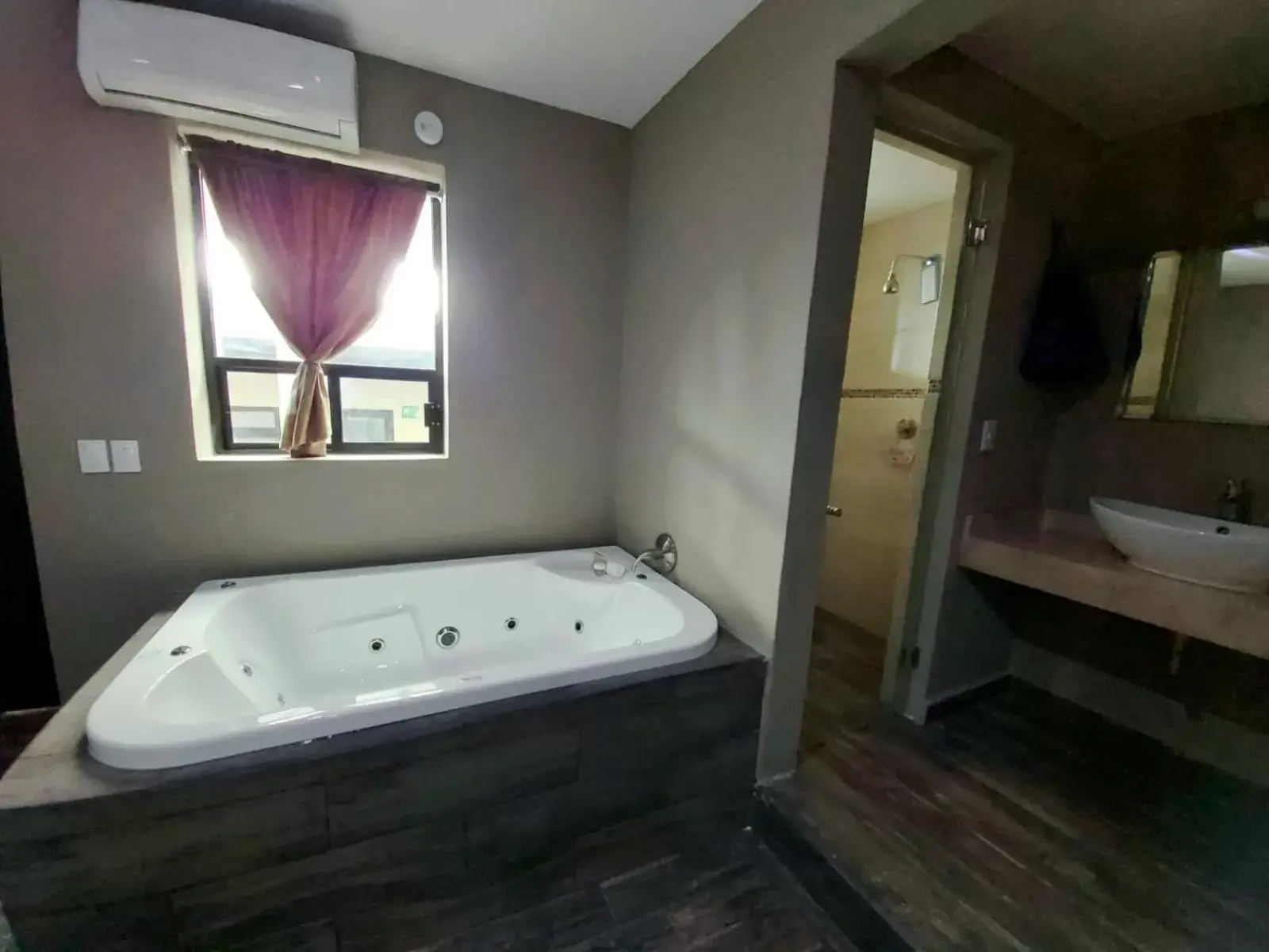 Massage, Bathroom in Independencia Dos 7 Hotel Boutique