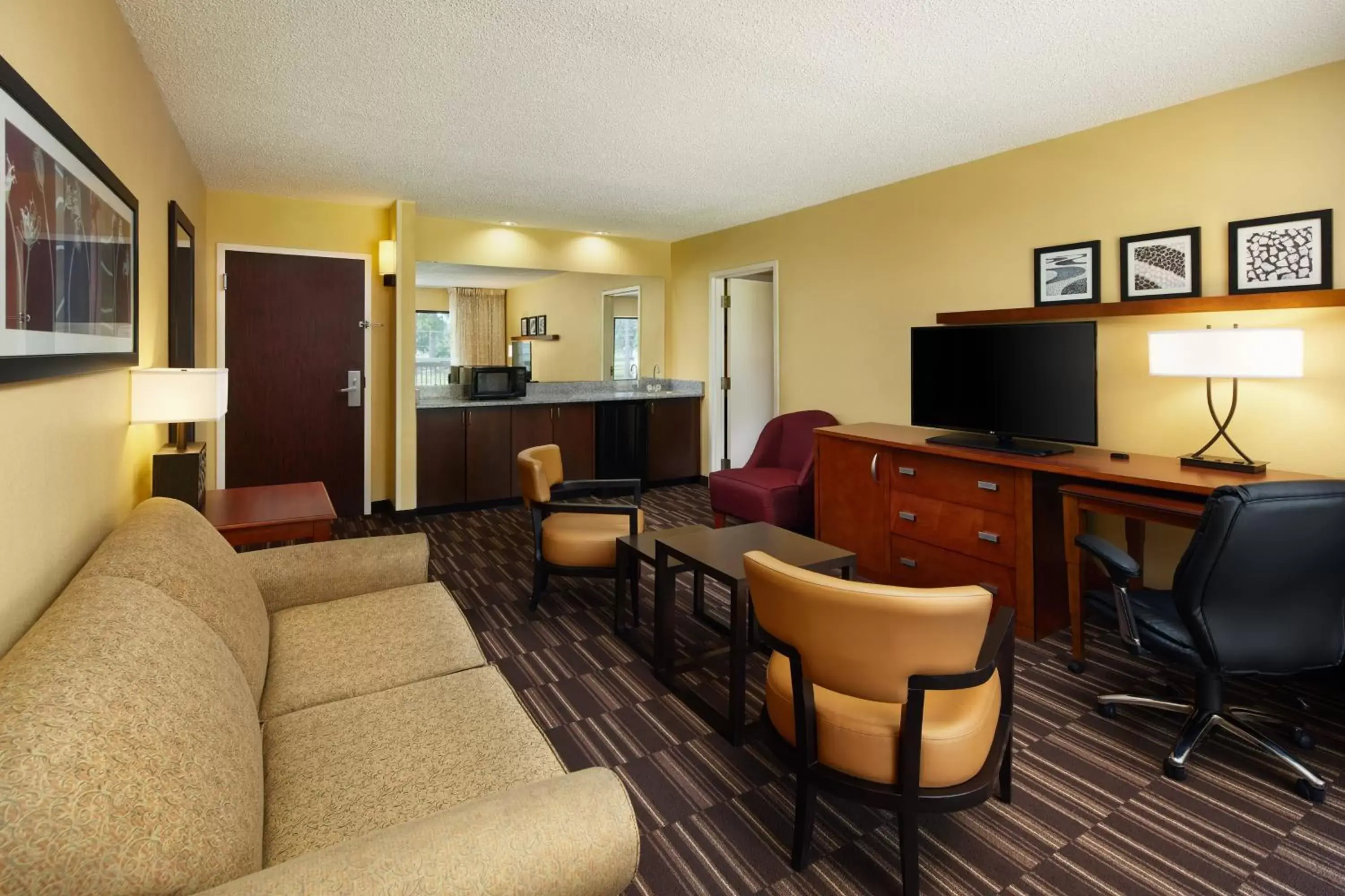 Photo of the whole room, Seating Area in Holiday Inn Express Tifton, an IHG Hotel