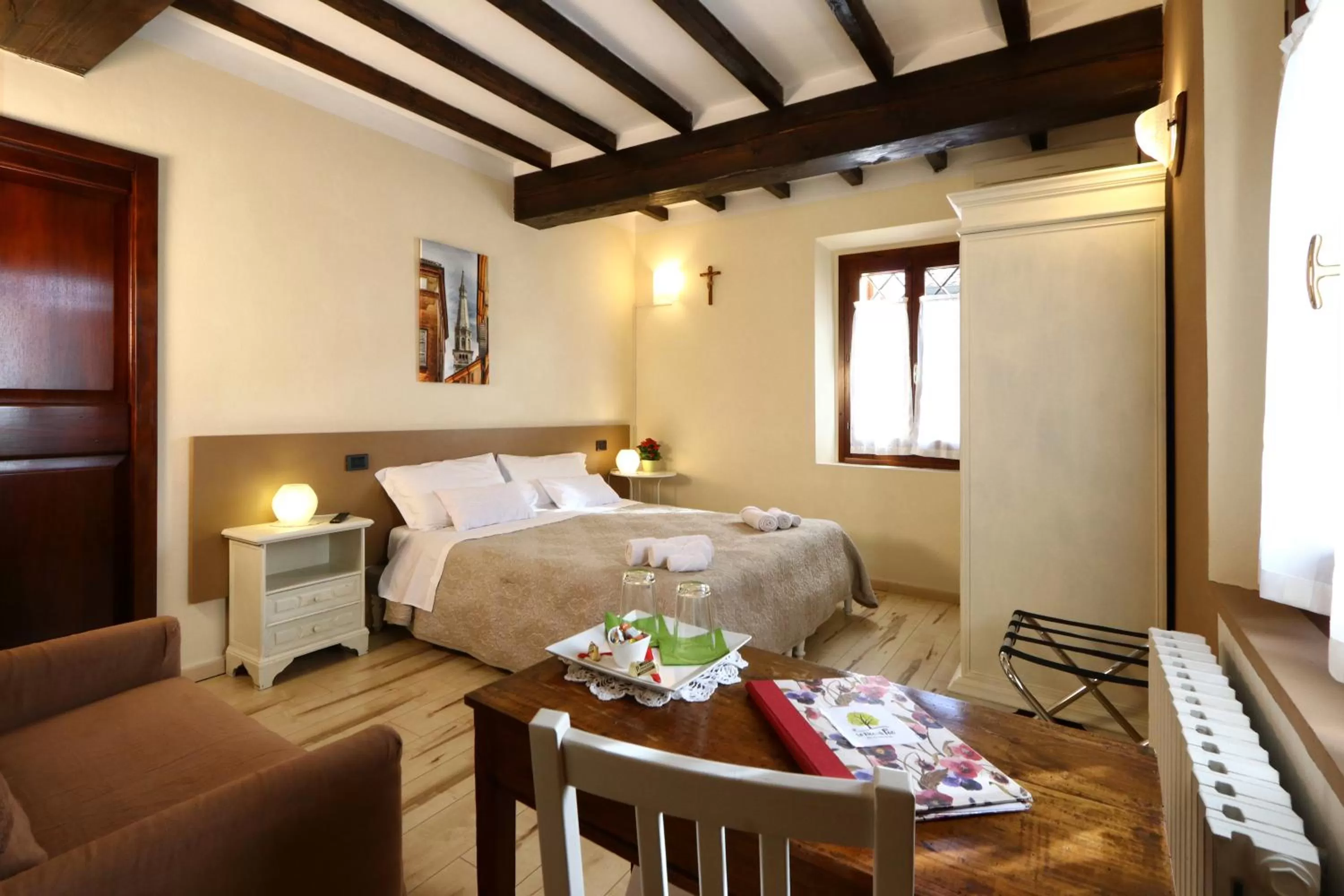 Photo of the whole room in B&B Le Noci di Feo