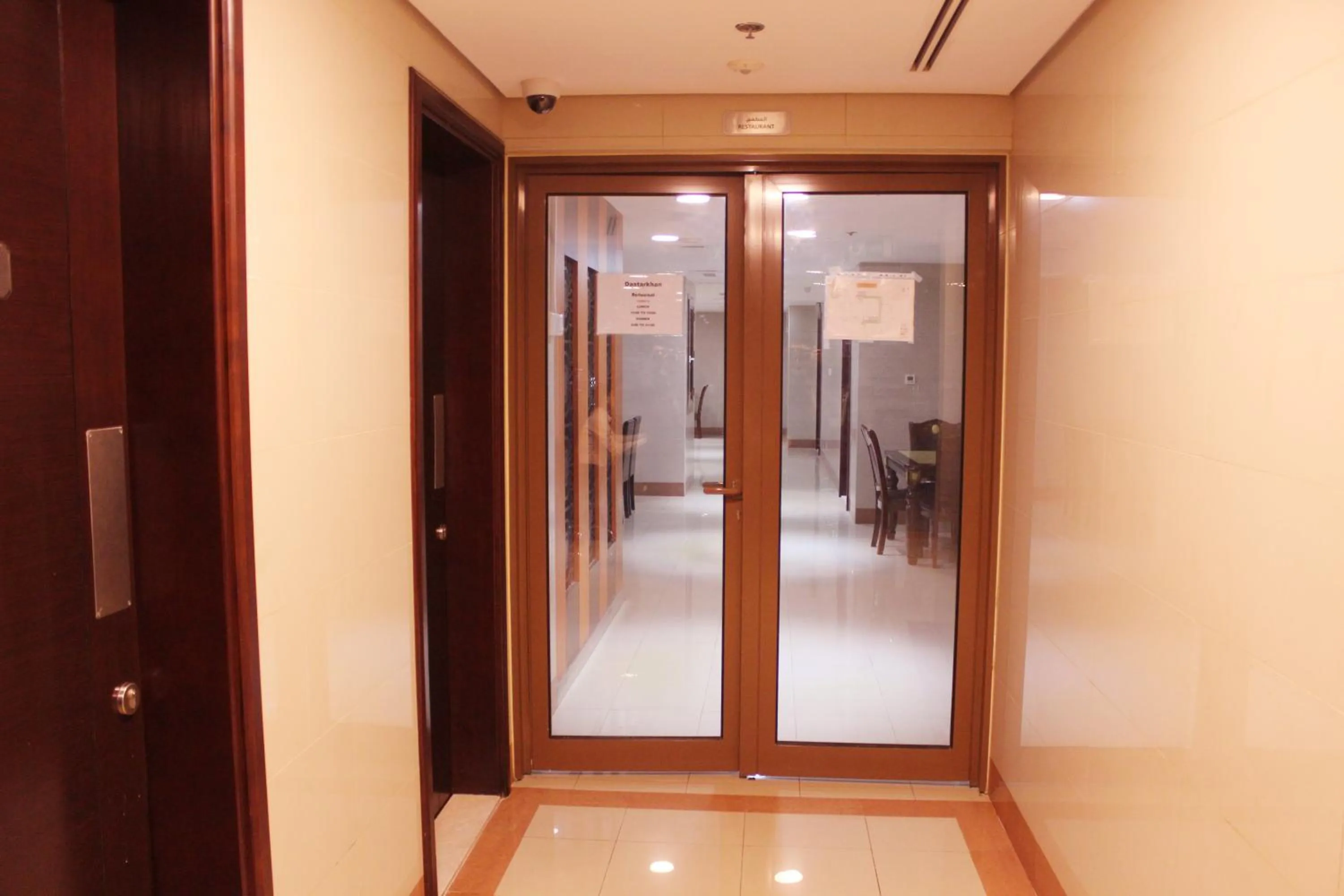 Restaurant/places to eat in Montreal Naif Hotel