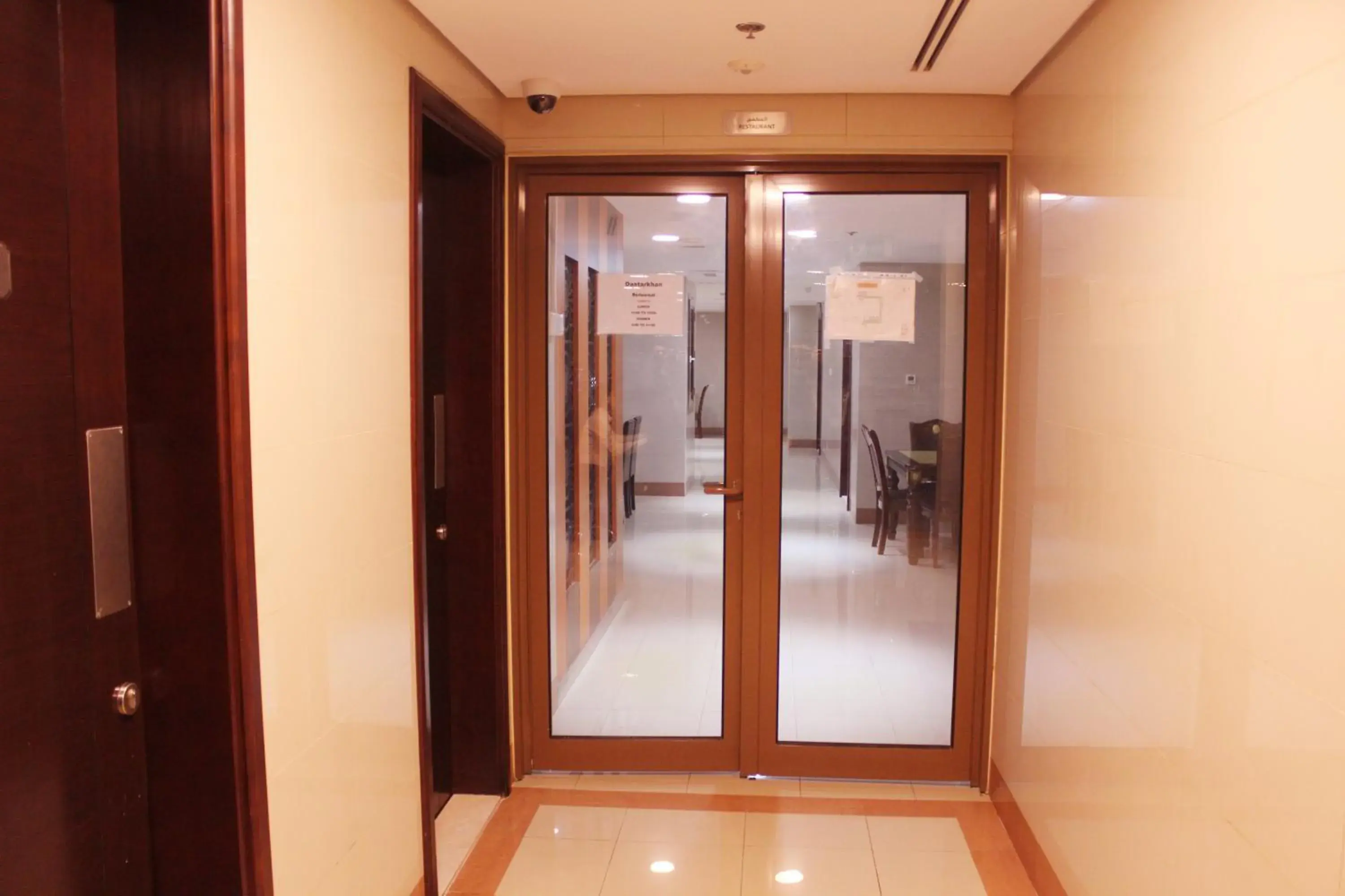 Restaurant/places to eat in Montreal Naif Hotel Restaurant/places to eat in Montreal Naif Hotel