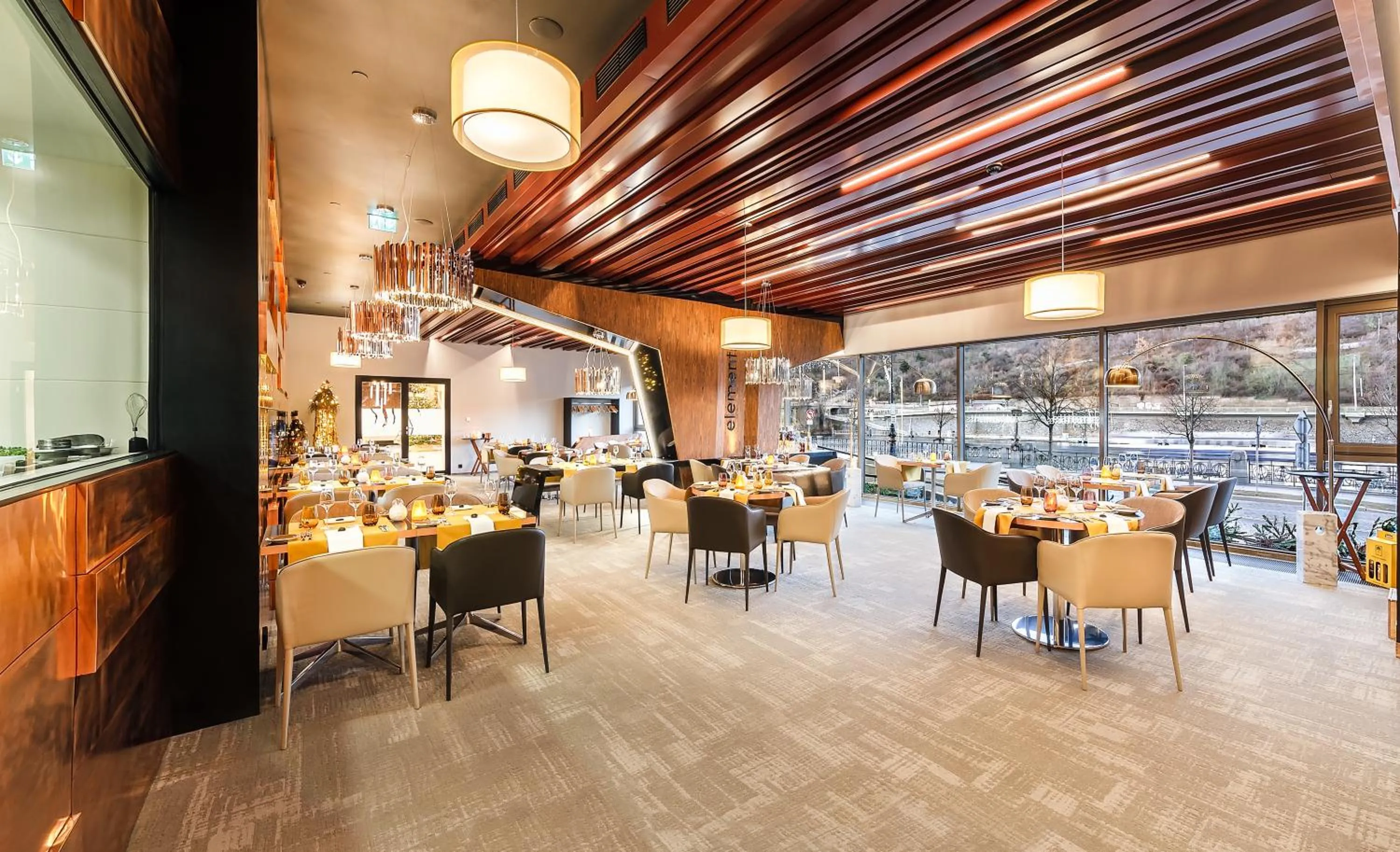 Restaurant/places to eat in The President