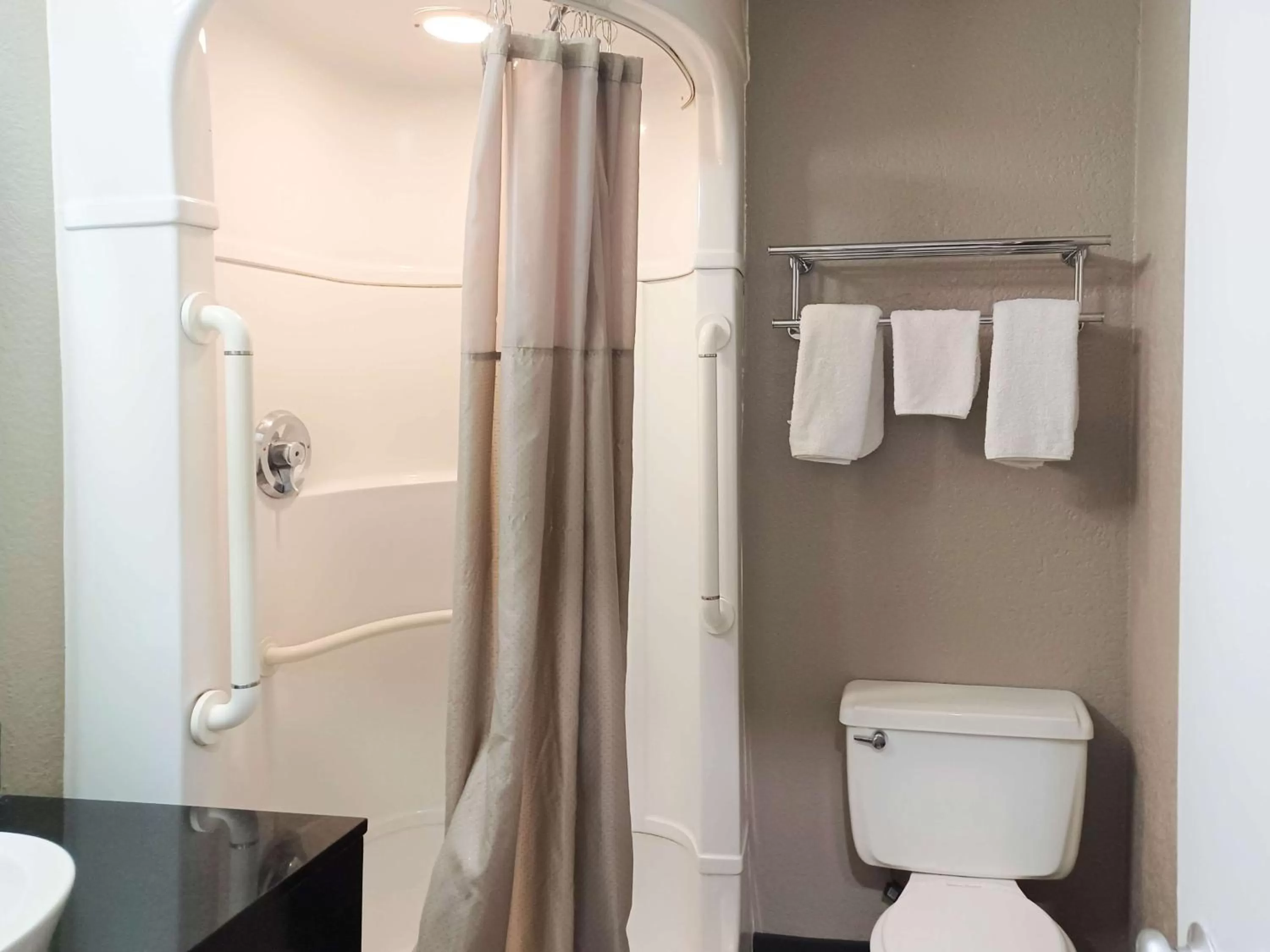 Bedroom in Motel 6-Fresno, CA - Blackstone North